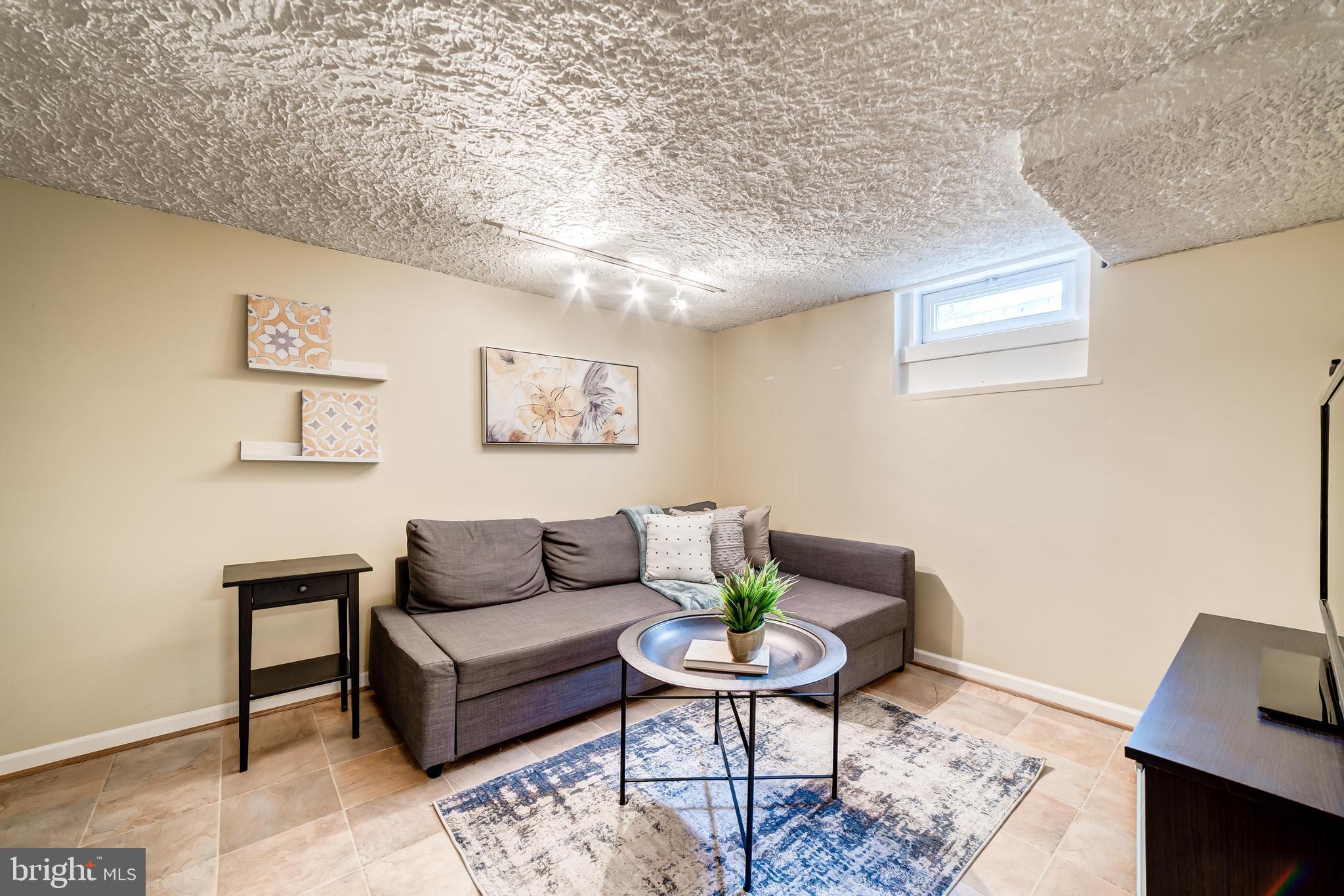 JEFFERSON MANOR - Residential