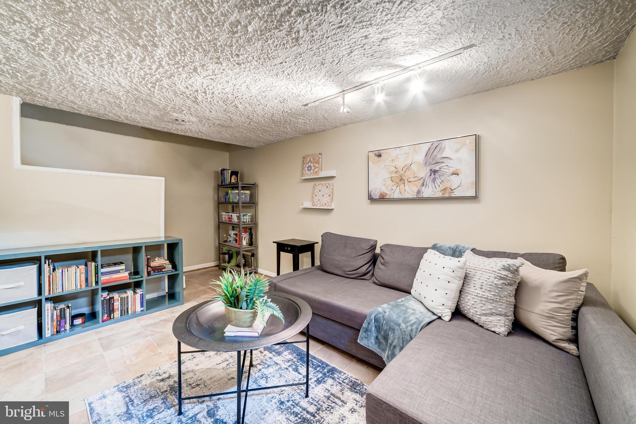 JEFFERSON MANOR - Residential