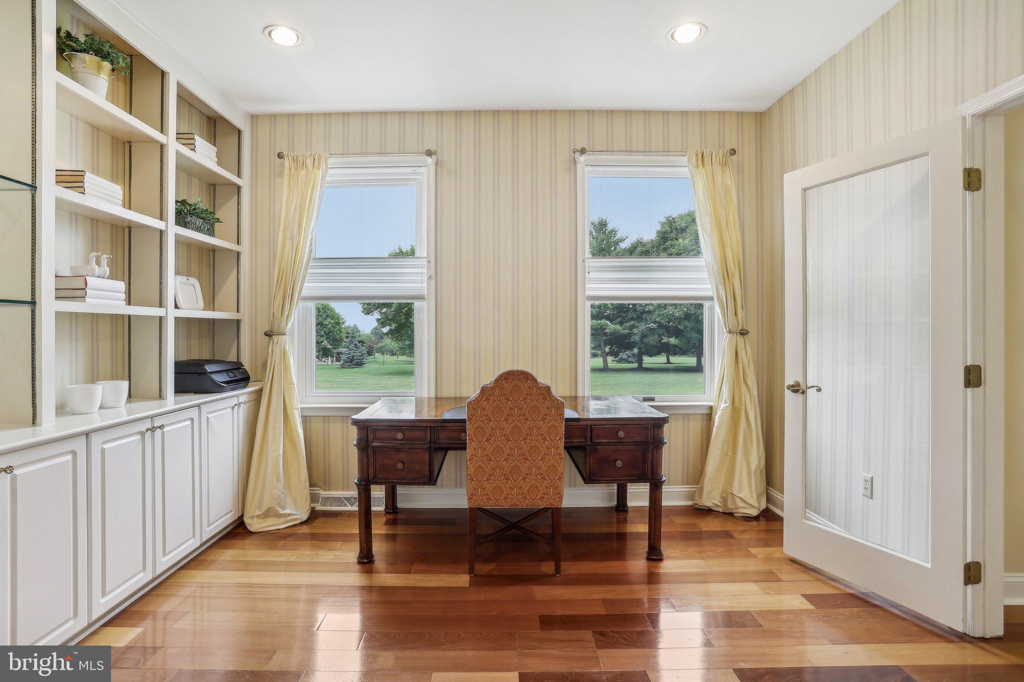 HILLCREST MDWS - Residential