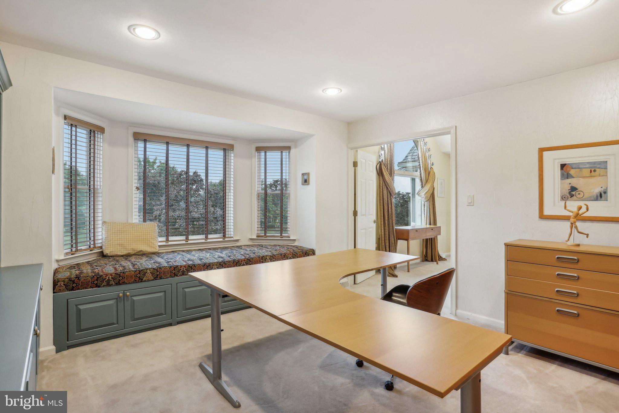 HILLCREST MDWS - Residential