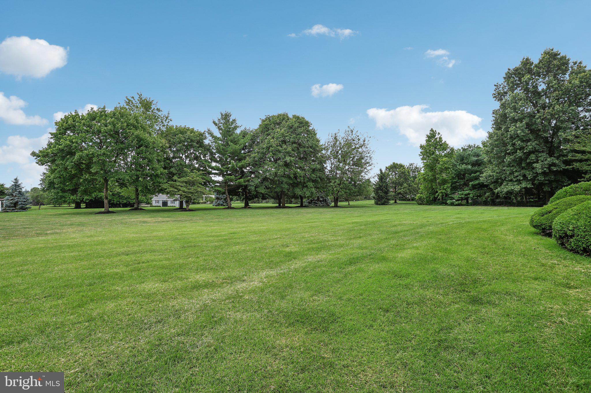 HILLCREST MDWS - Residential