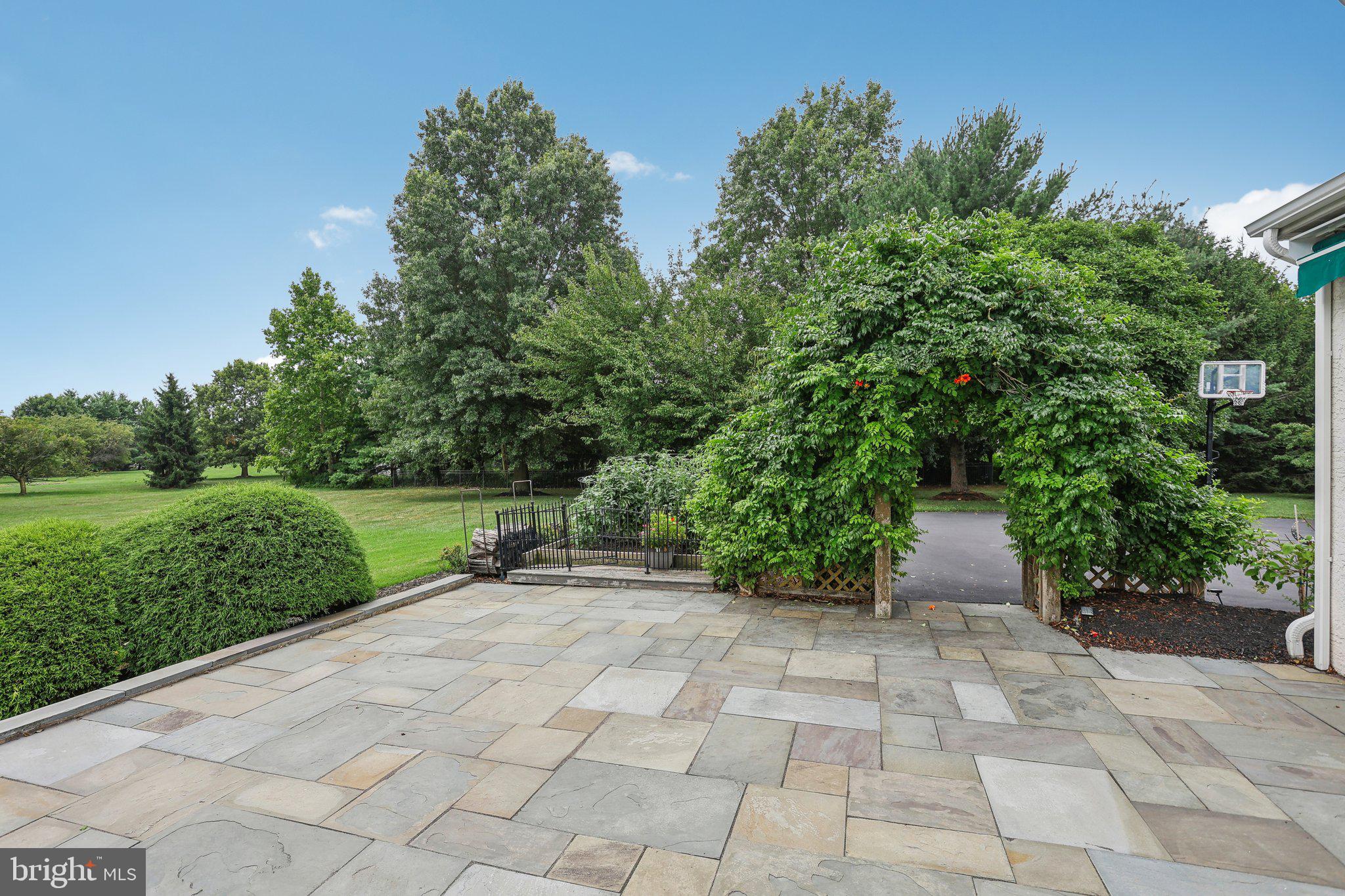 HILLCREST MDWS - Residential