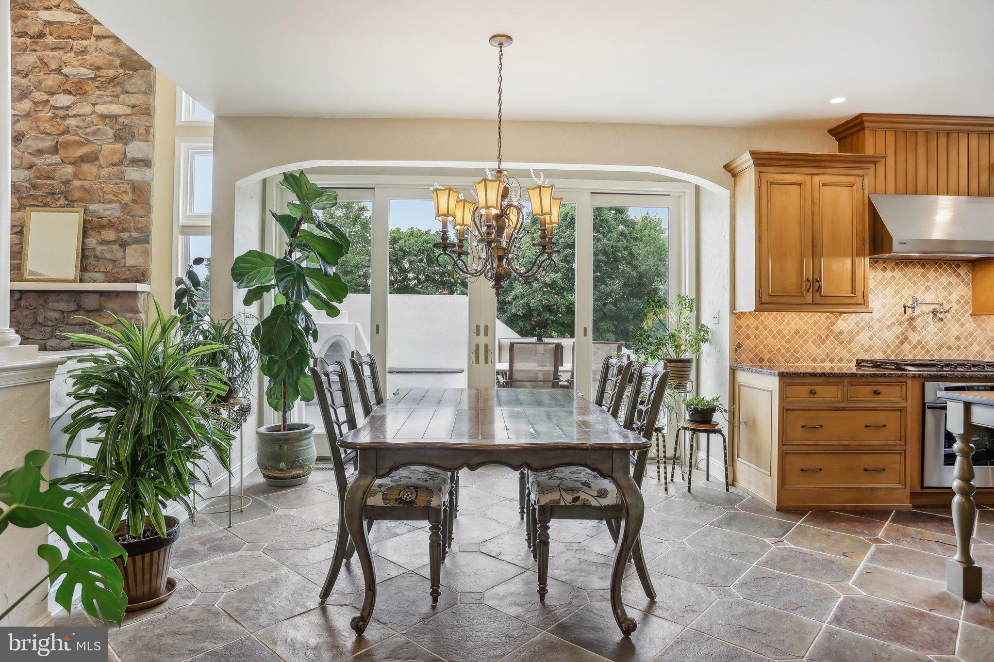 HILLCREST MDWS - Residential