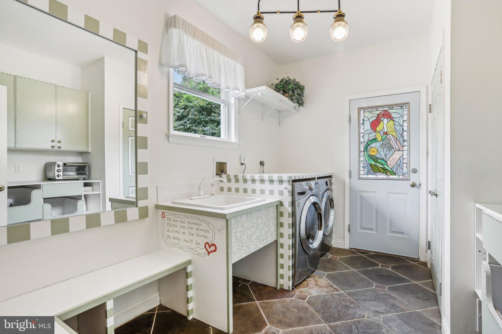 HILLCREST MDWS - Residential