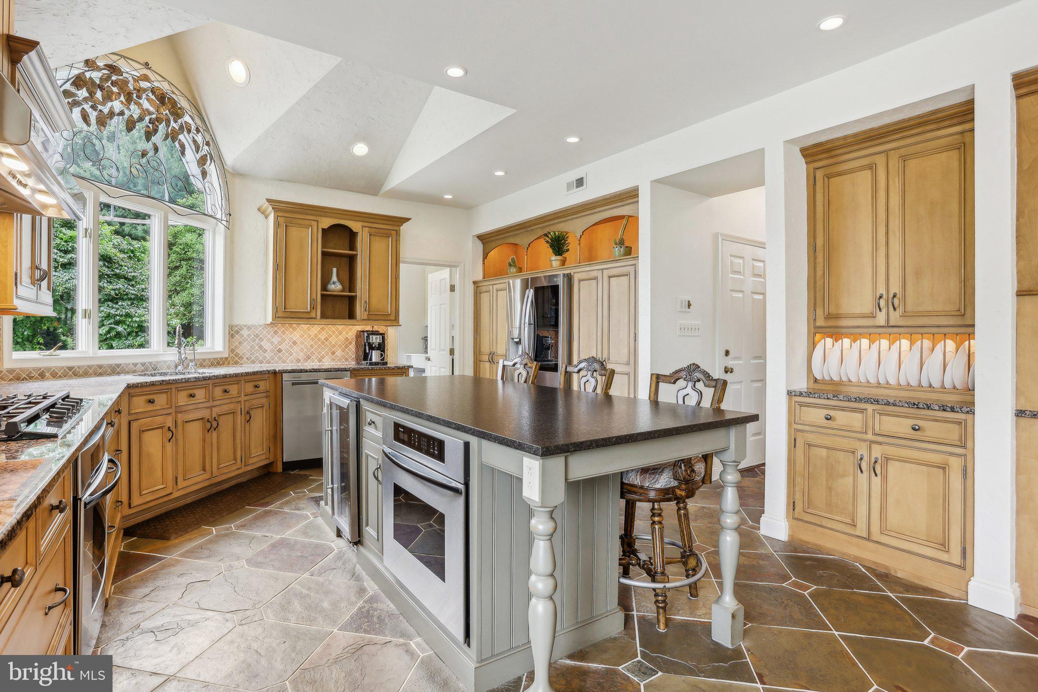 HILLCREST MDWS - Residential