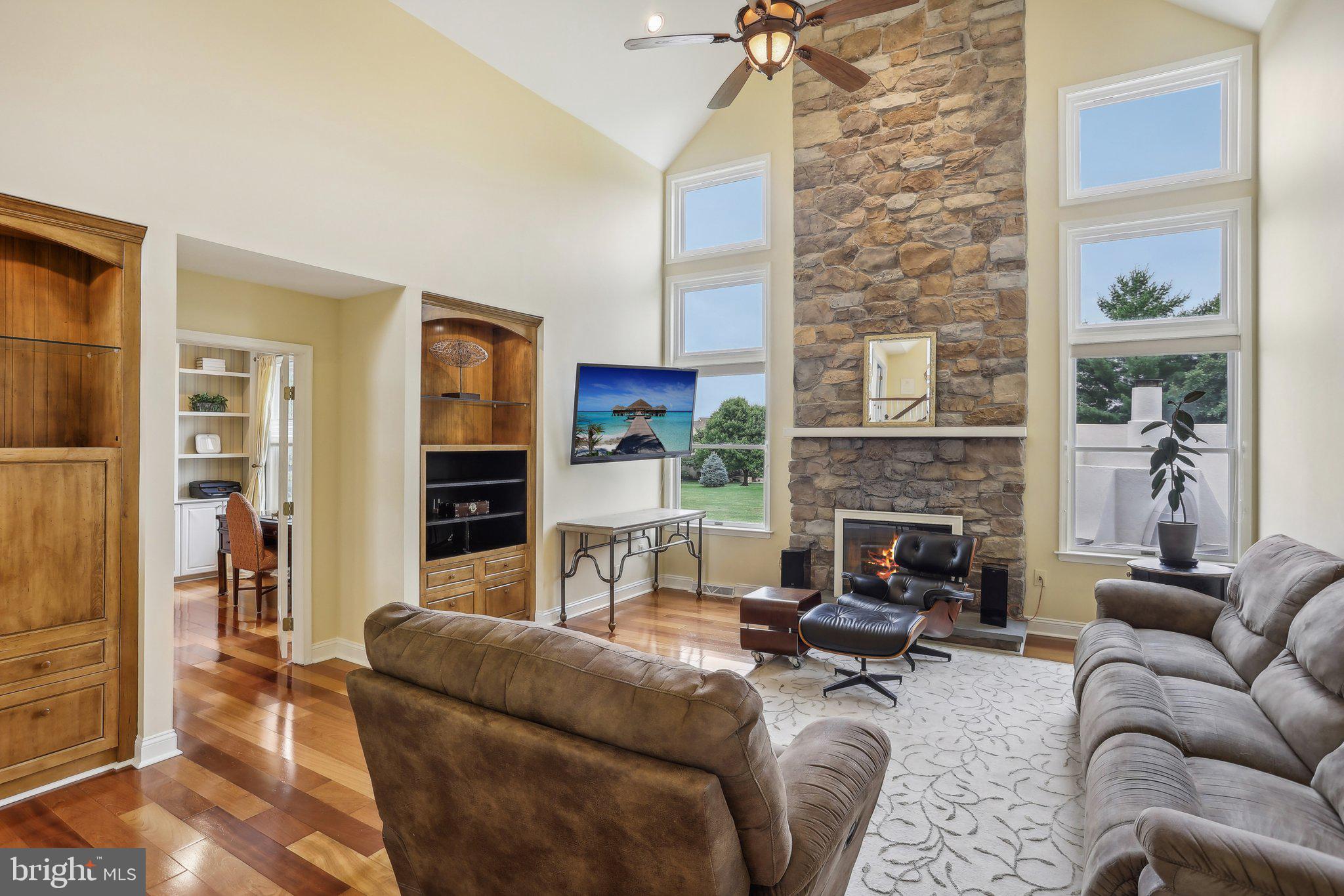 HILLCREST MDWS - Residential