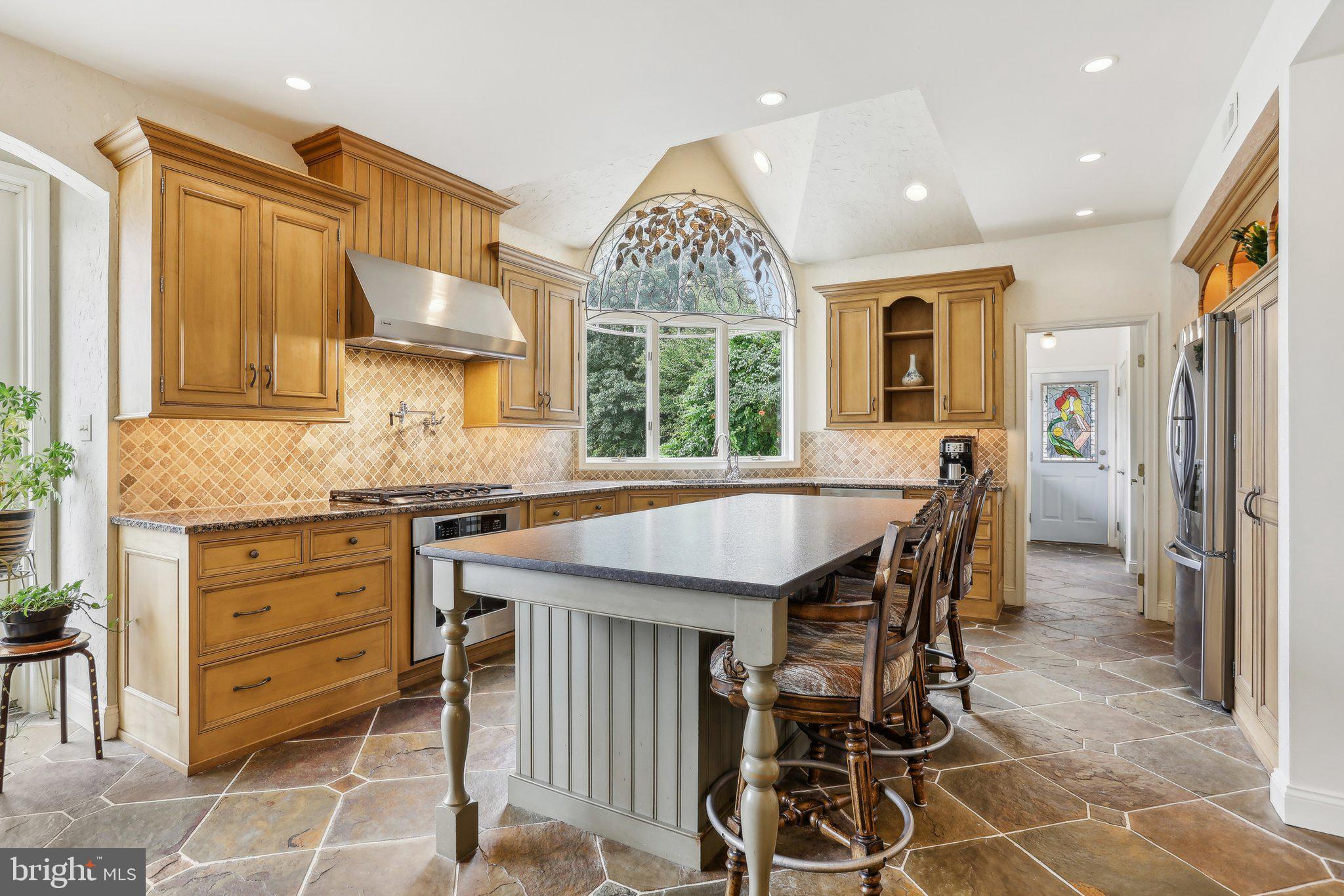 HILLCREST MDWS - Residential