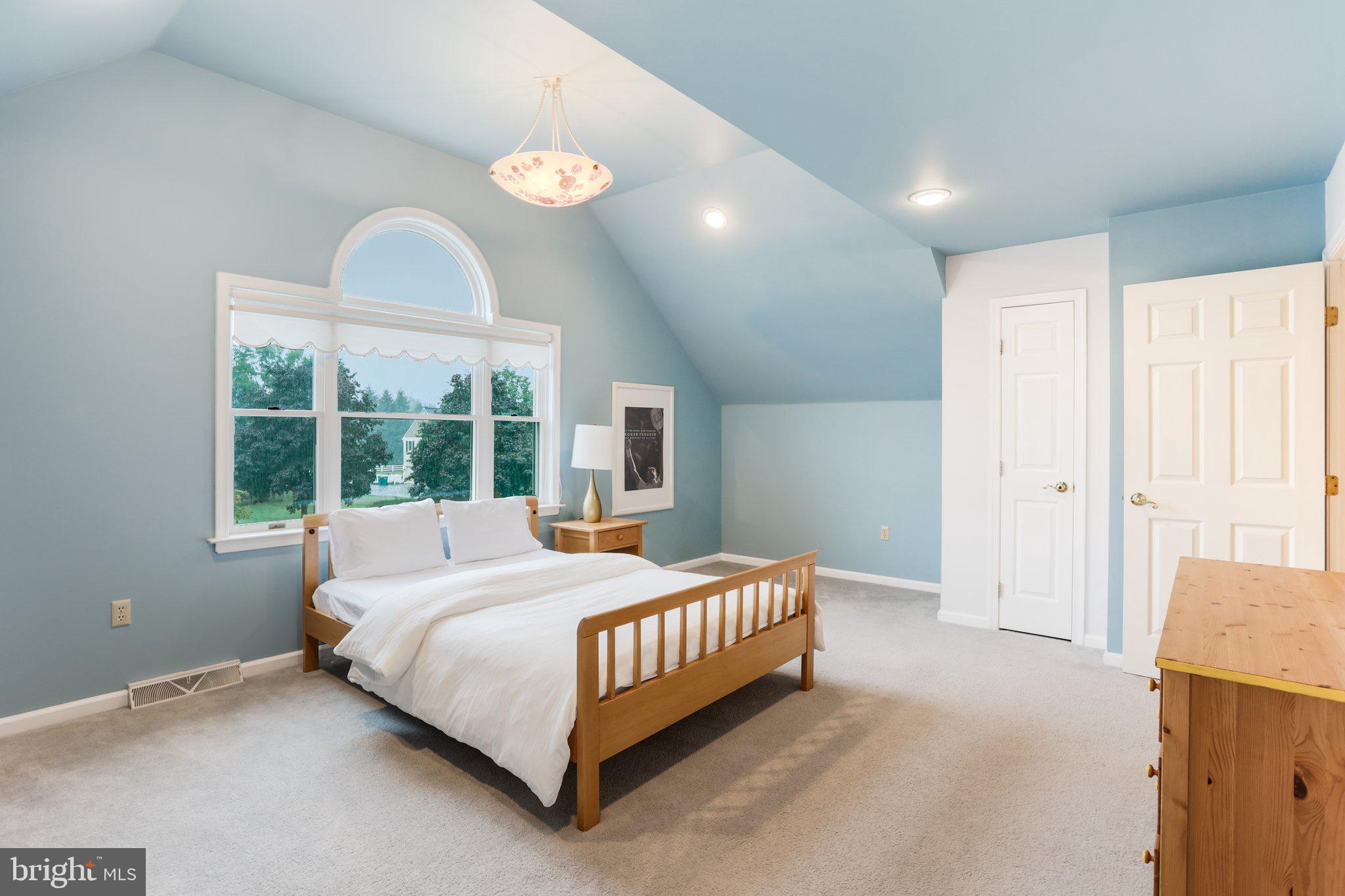 HILLCREST MDWS - Residential