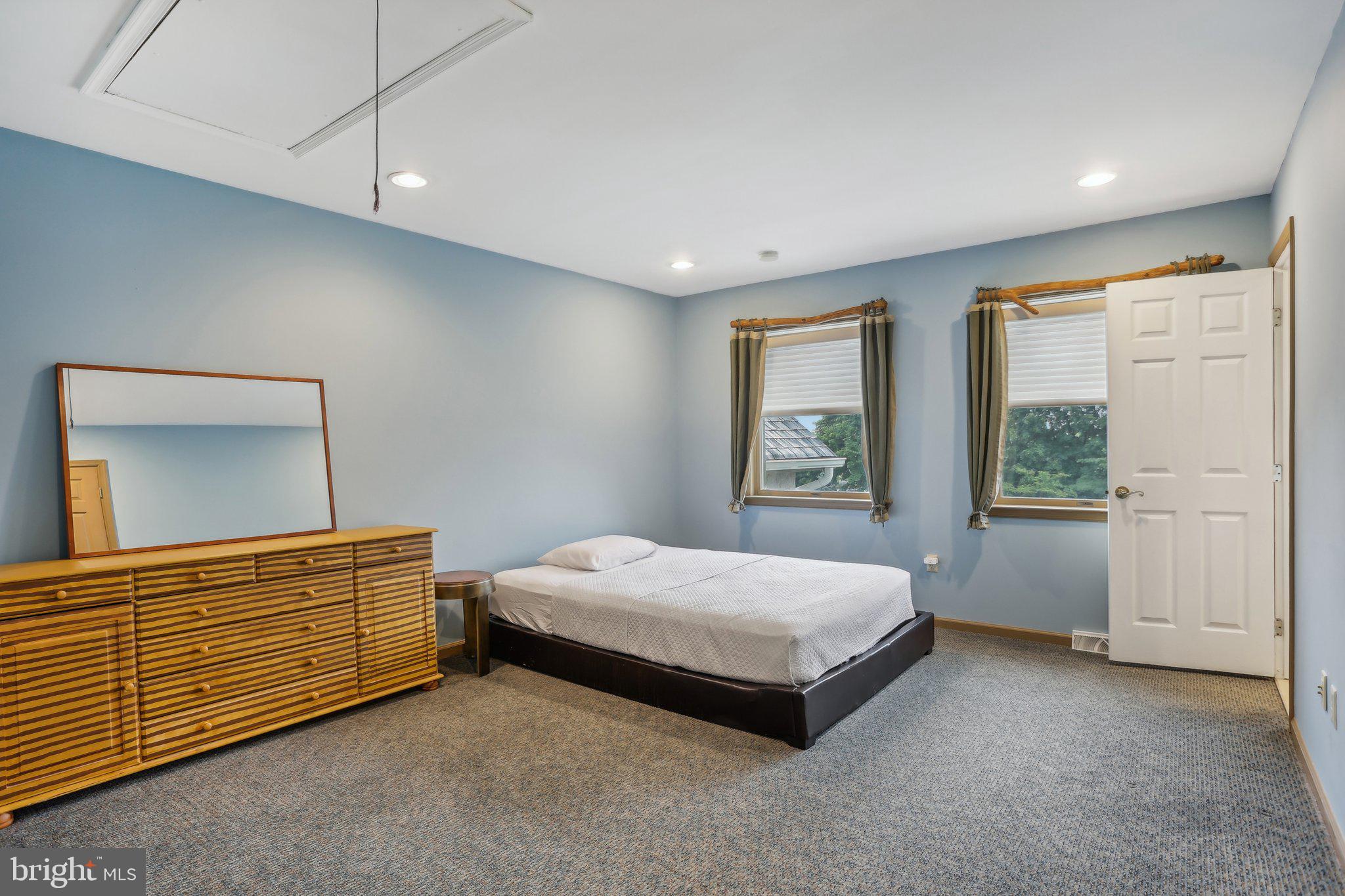 HILLCREST MDWS - Residential