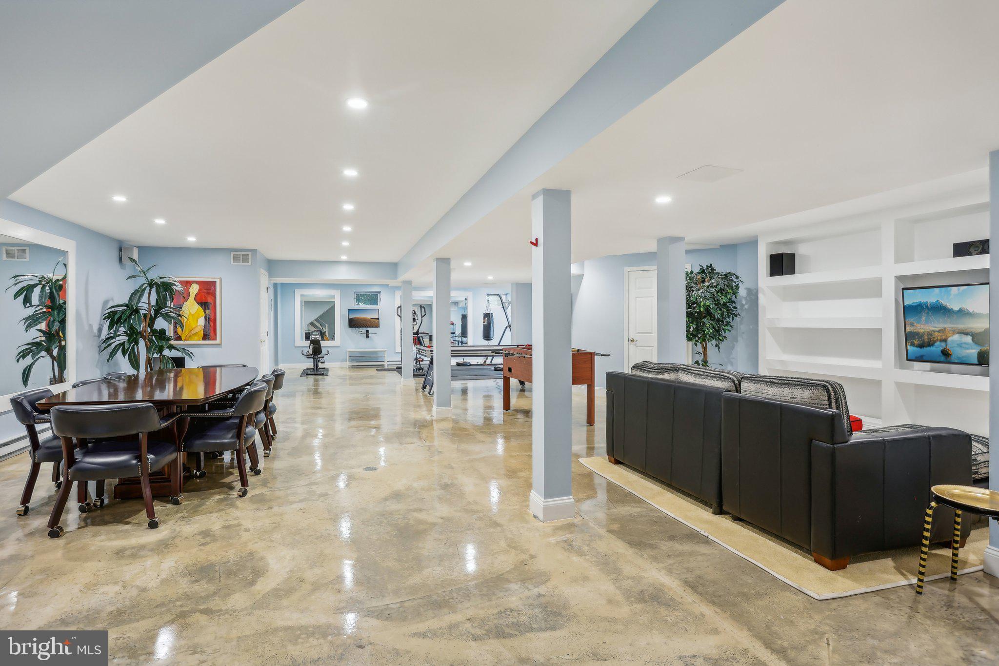 HILLCREST MDWS - Residential