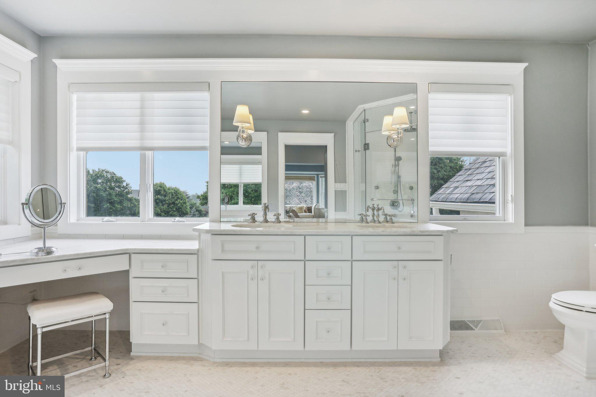 HILLCREST MDWS - Residential