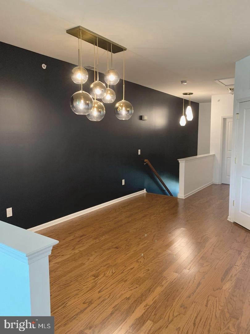910 VAN GOGH COURT