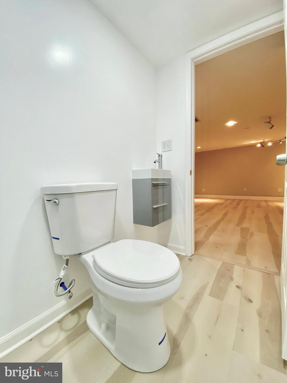 VALLEYBROOK - Residential Lease