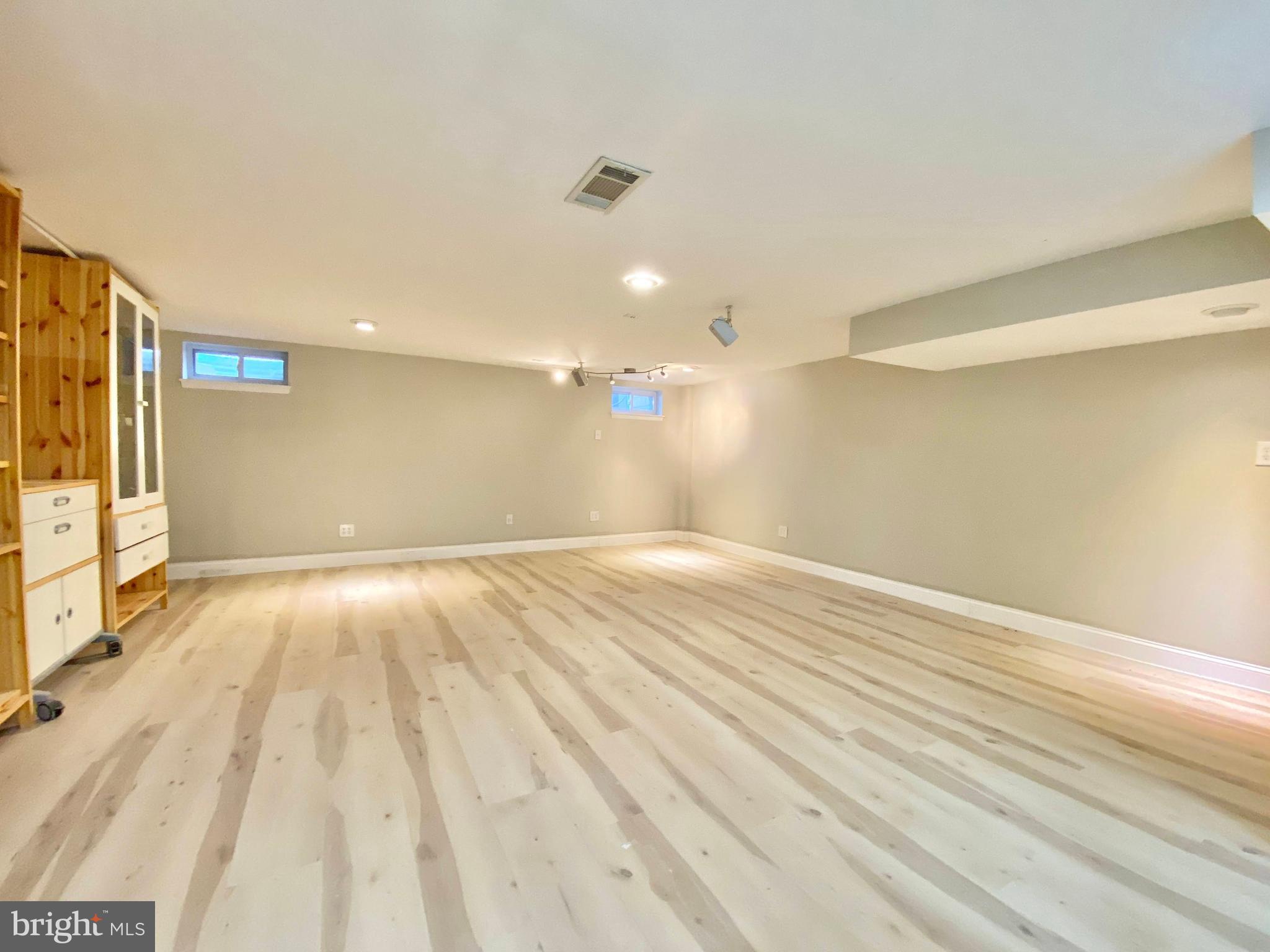 VALLEYBROOK - Residential Lease