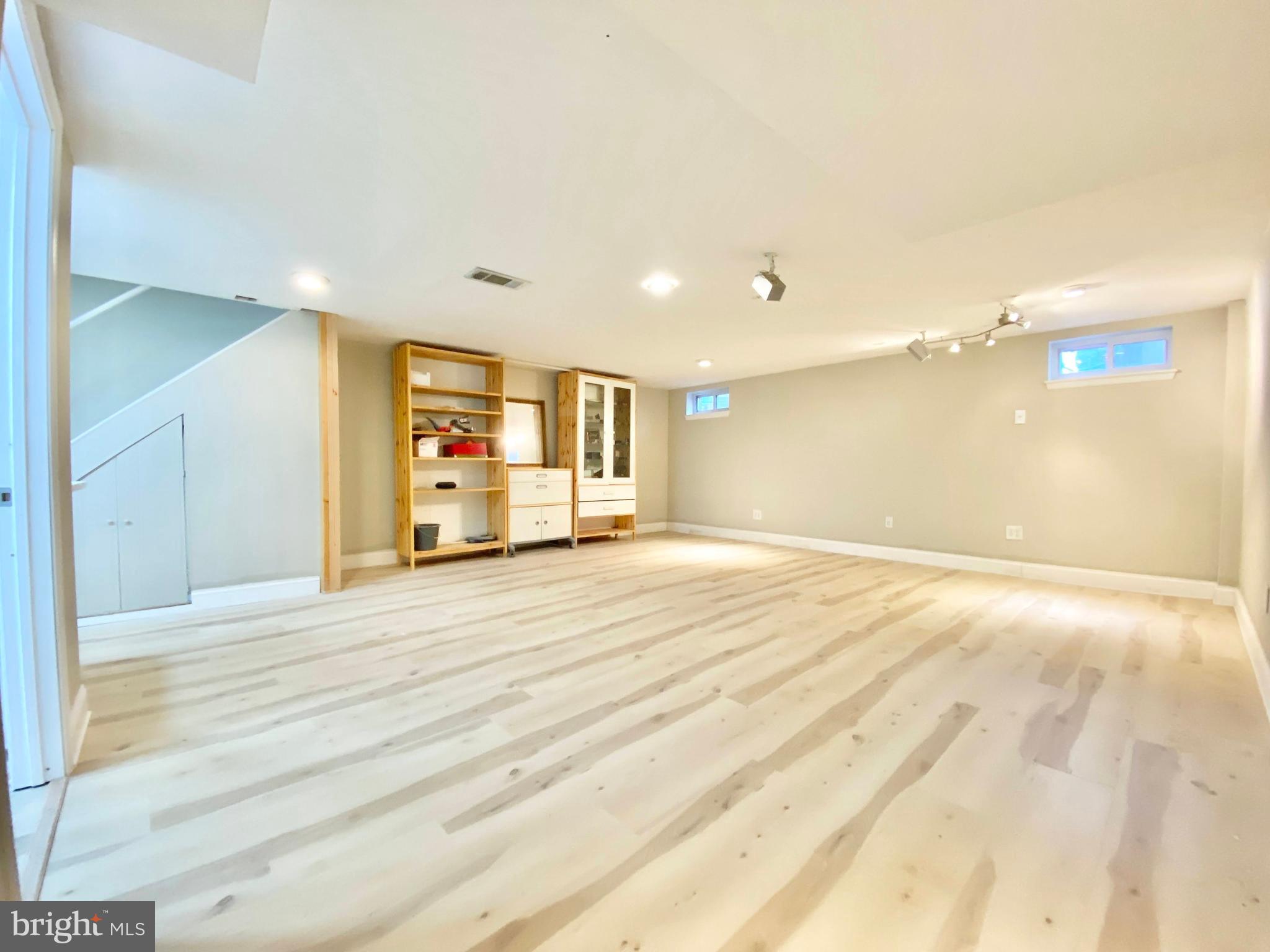 VALLEYBROOK - Residential Lease