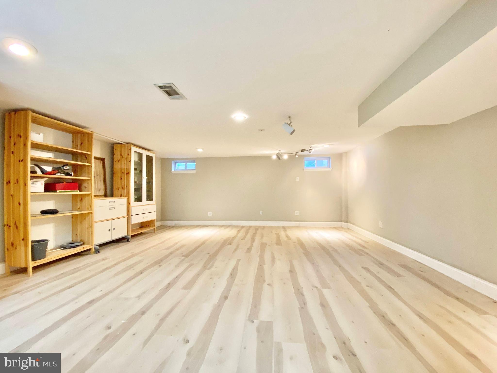 VALLEYBROOK - Residential Lease