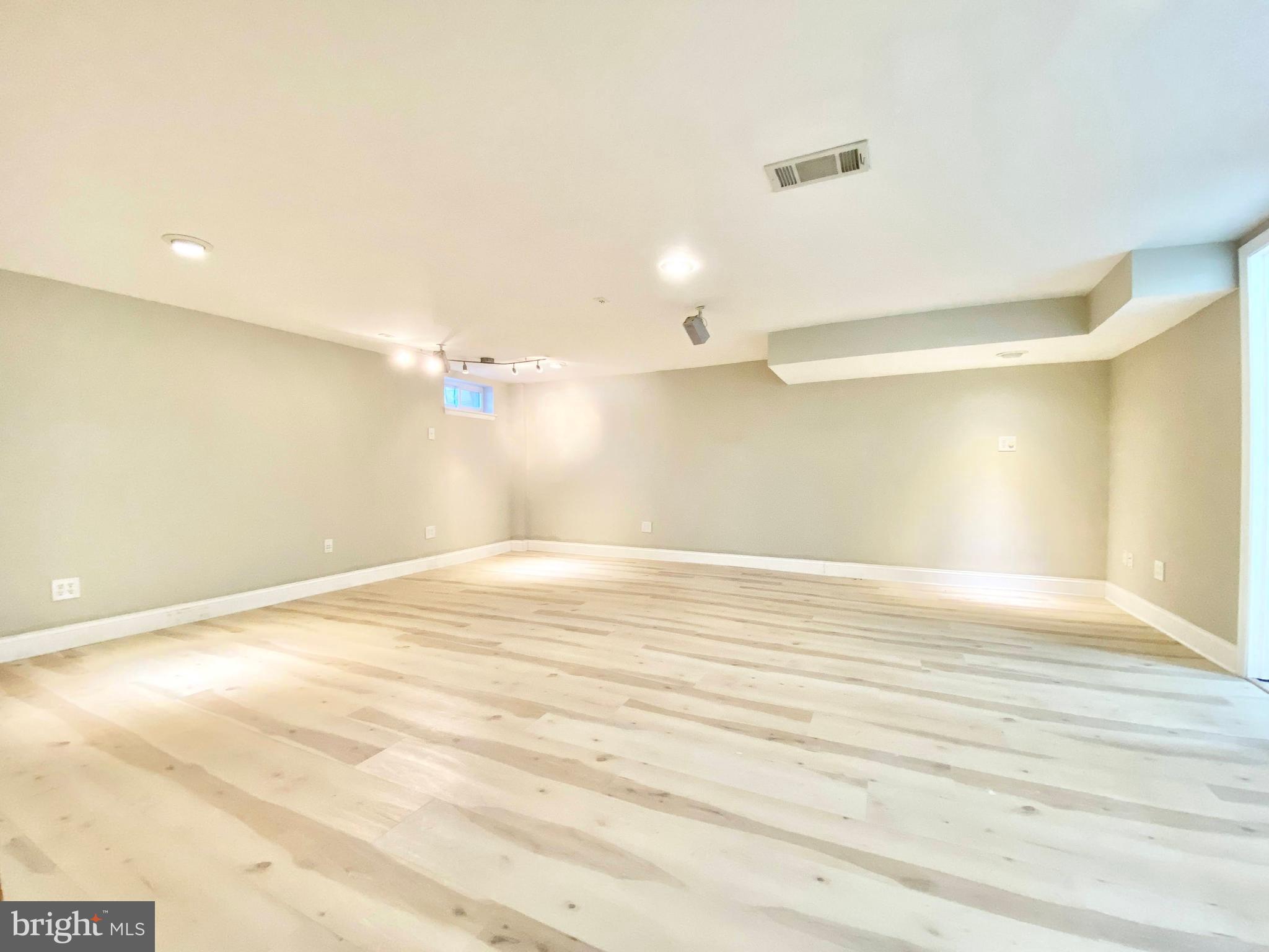 VALLEYBROOK - Residential Lease