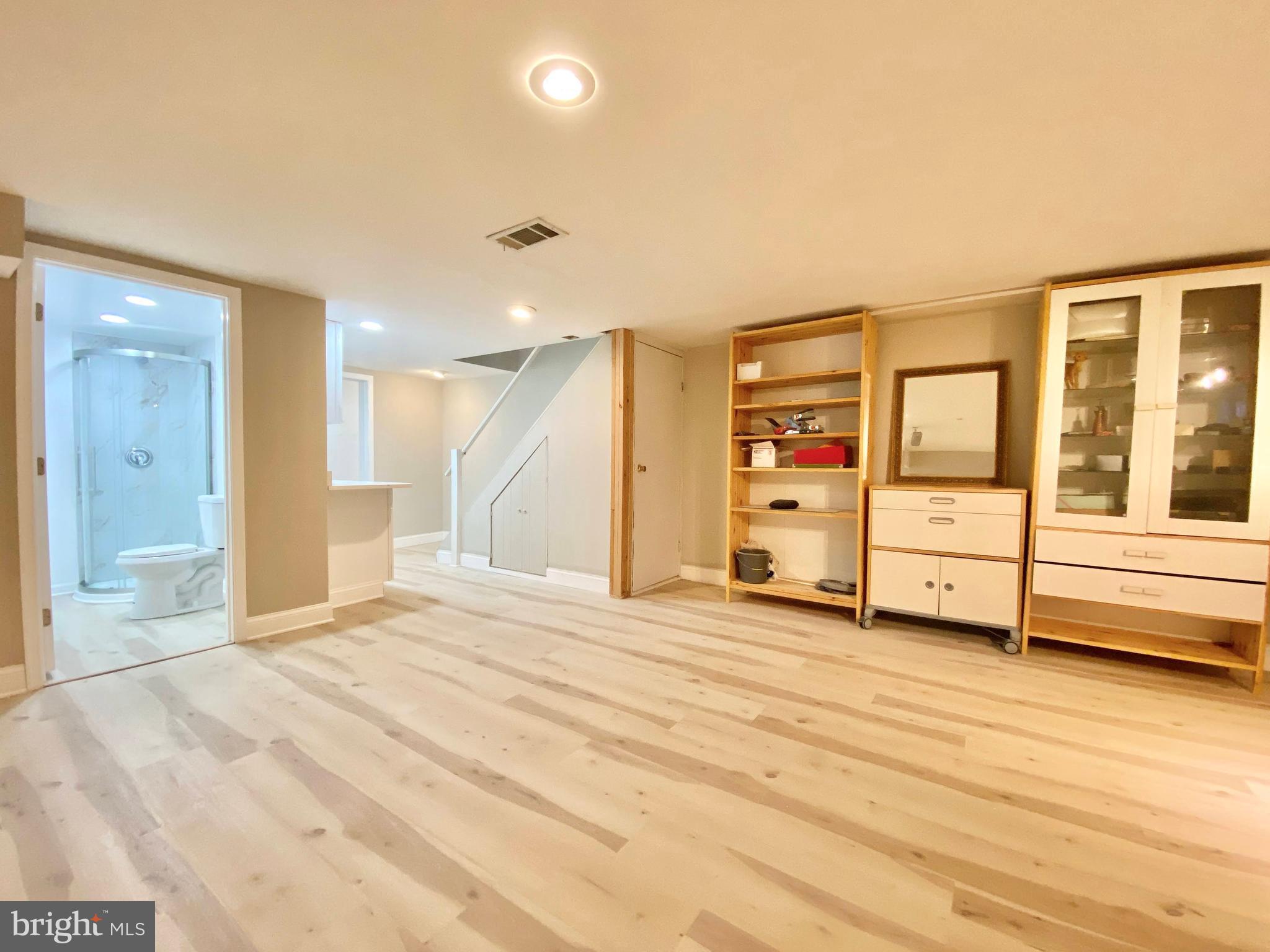 VALLEYBROOK - Residential Lease