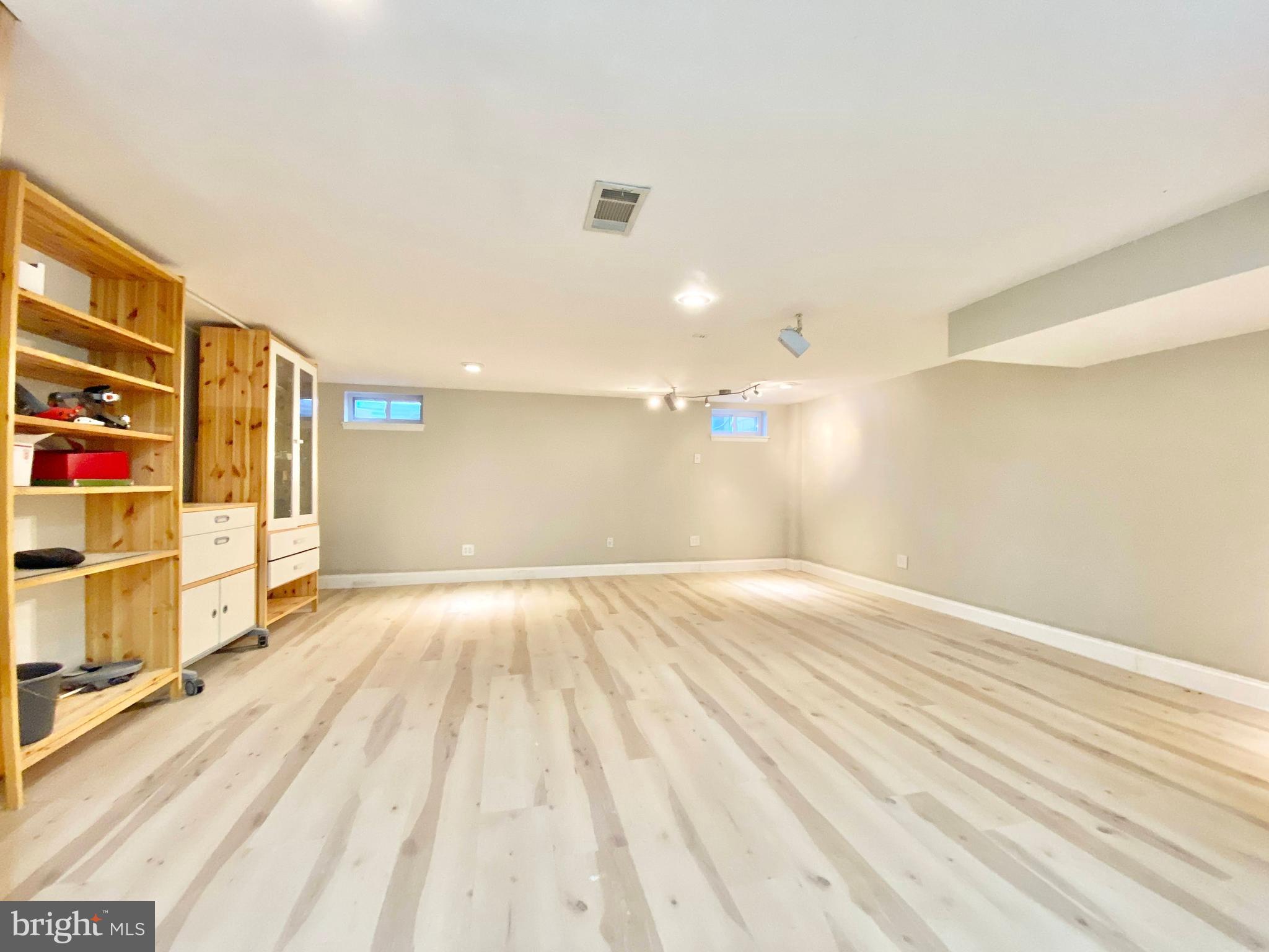 VALLEYBROOK - Residential Lease