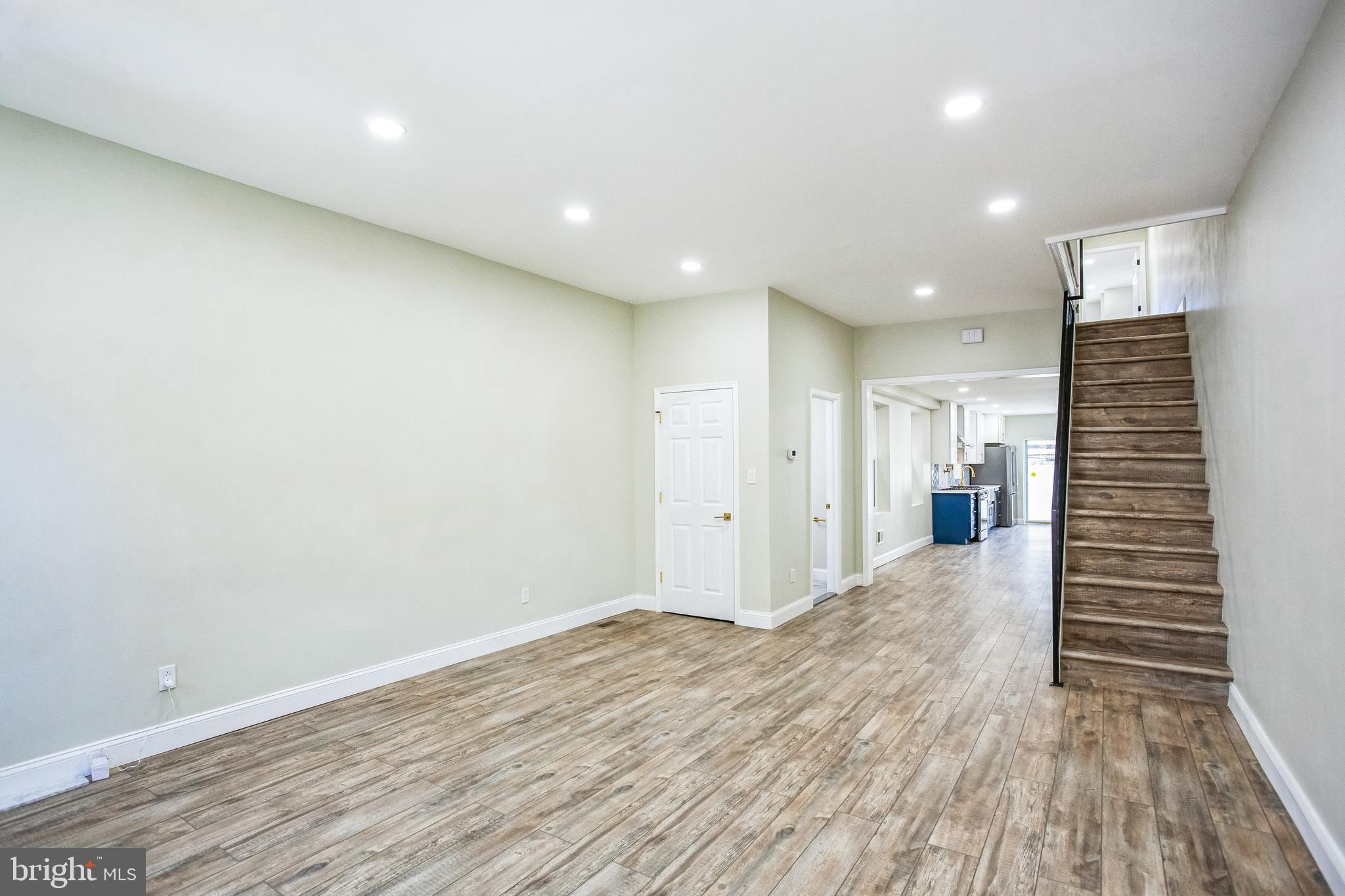 EAST KENSINGTON - Residential