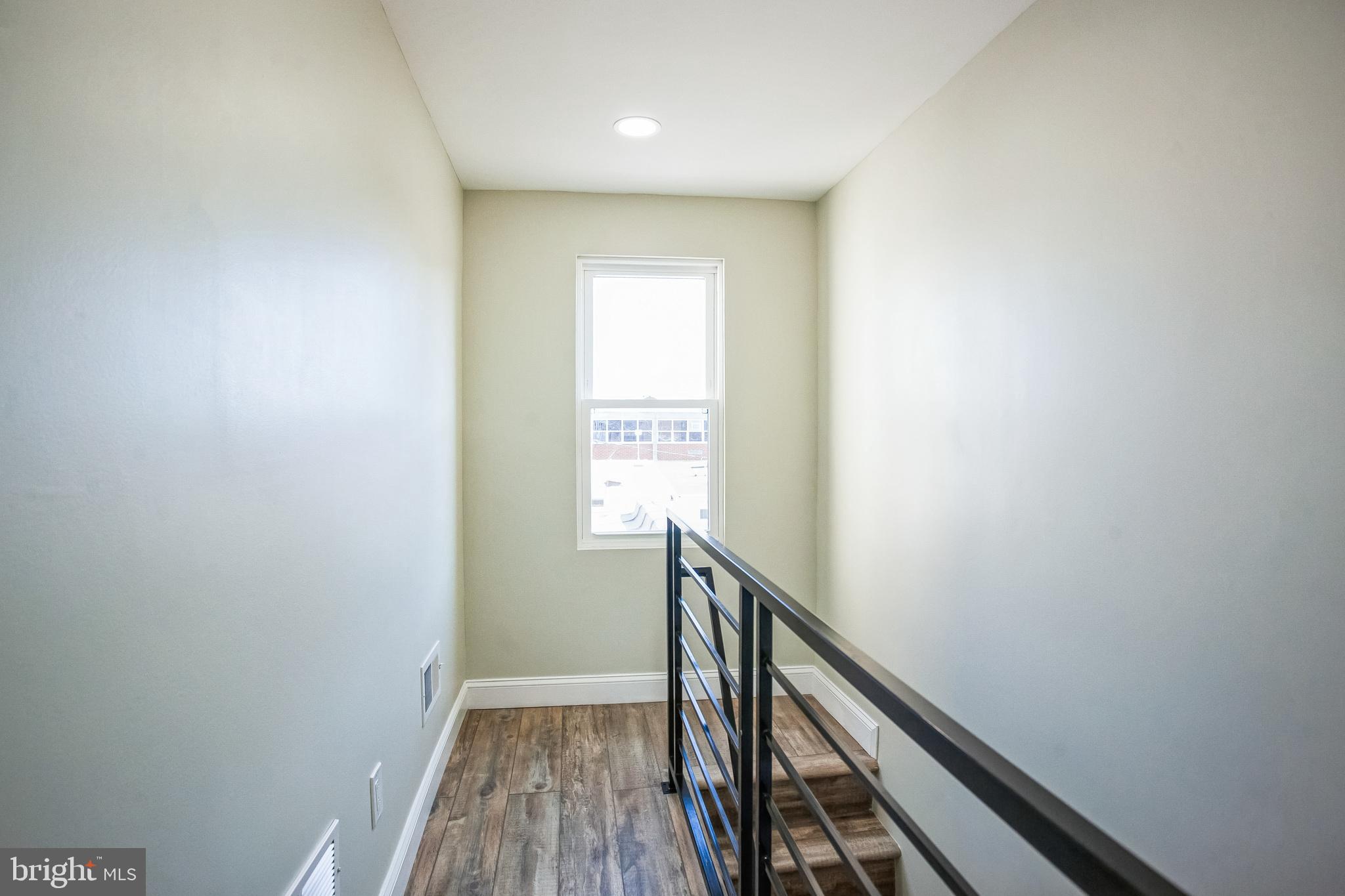 EAST KENSINGTON - Residential
