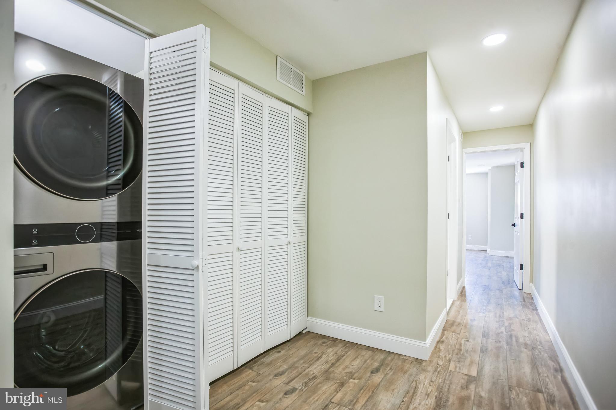 EAST KENSINGTON - Residential