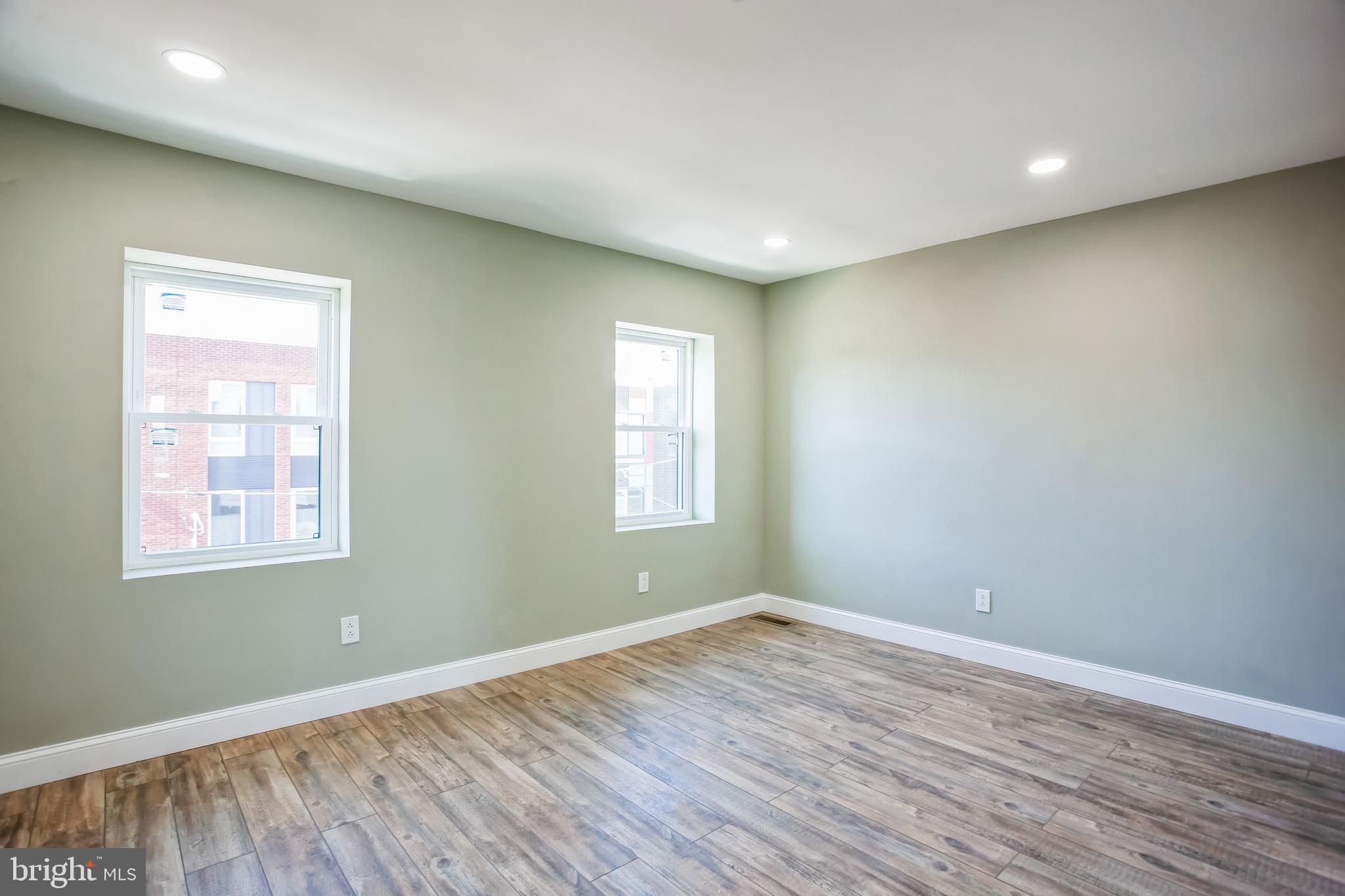 EAST KENSINGTON - Residential