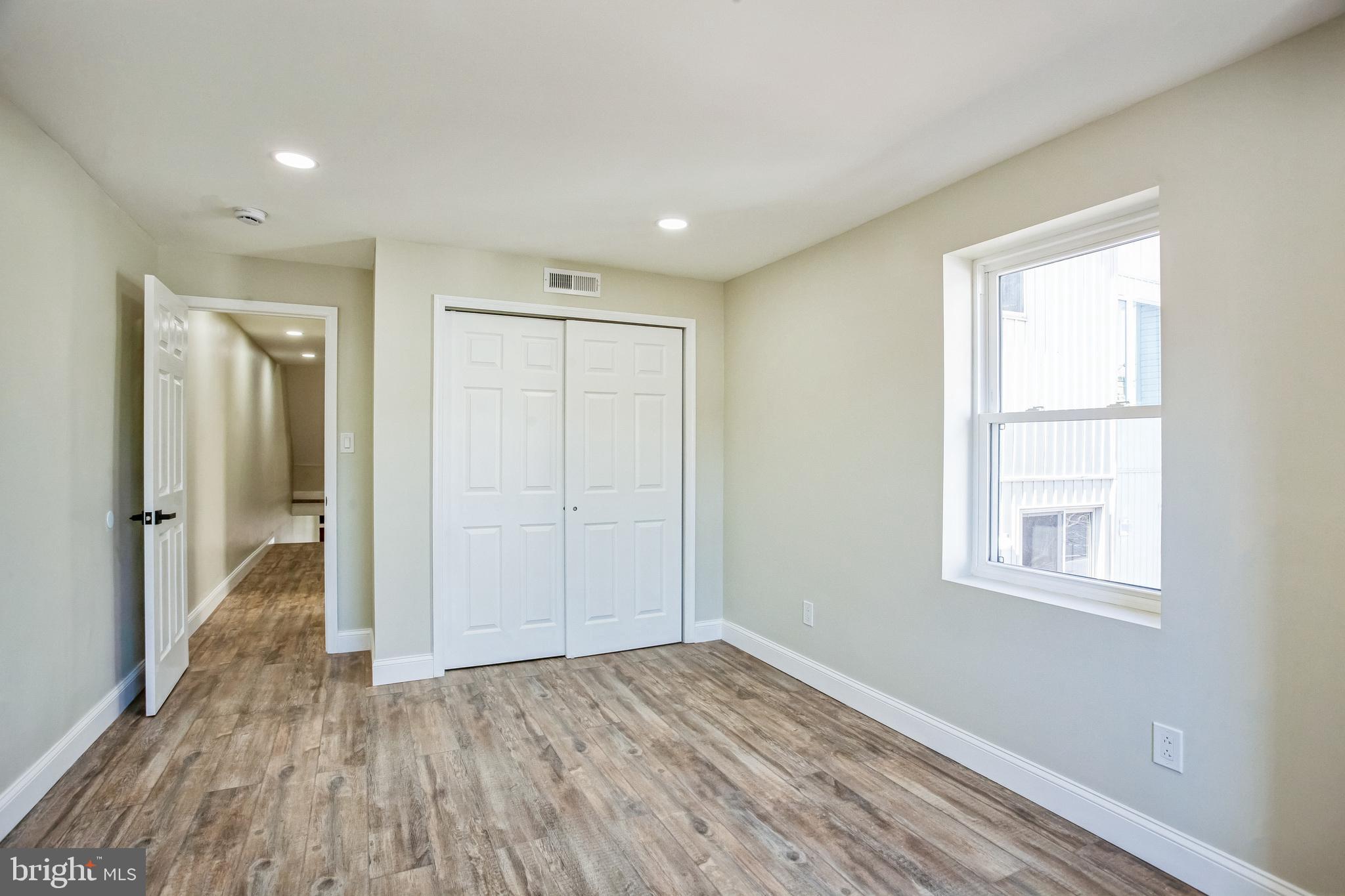 EAST KENSINGTON - Residential