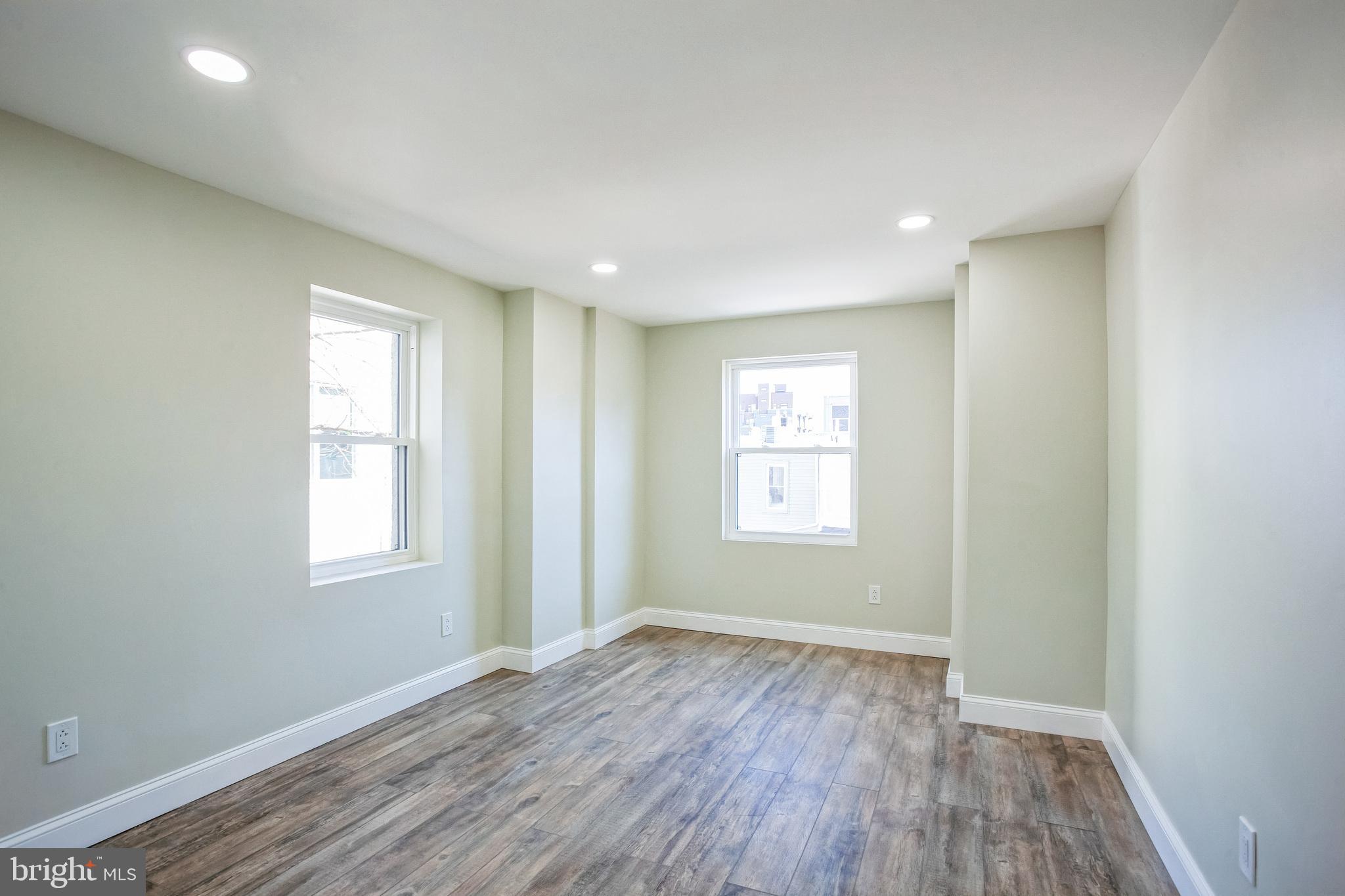 EAST KENSINGTON - Residential