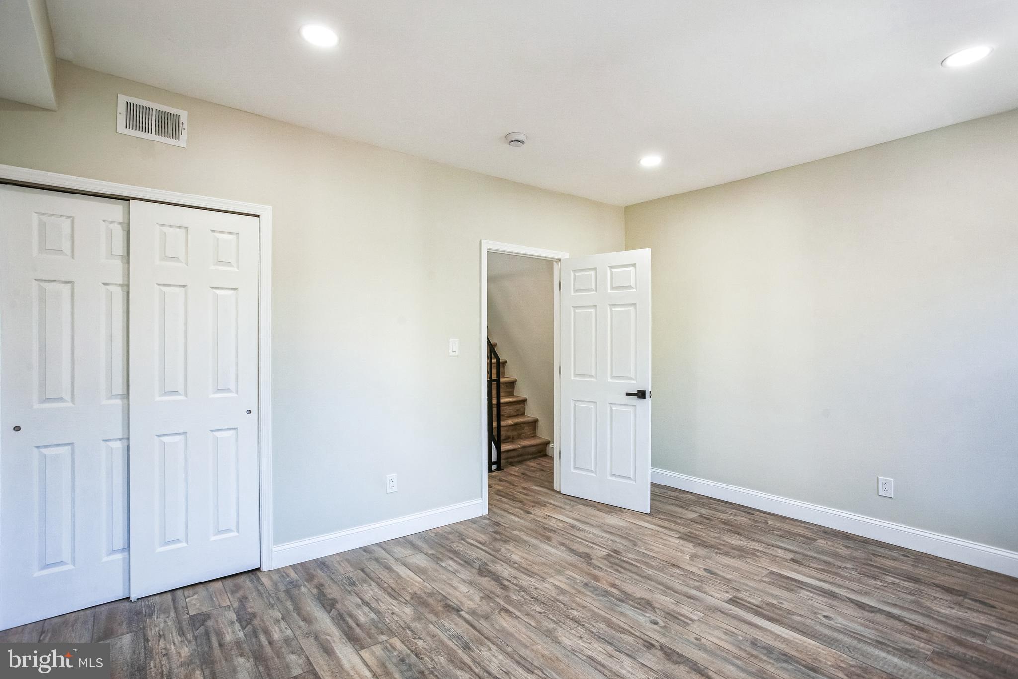 EAST KENSINGTON - Residential