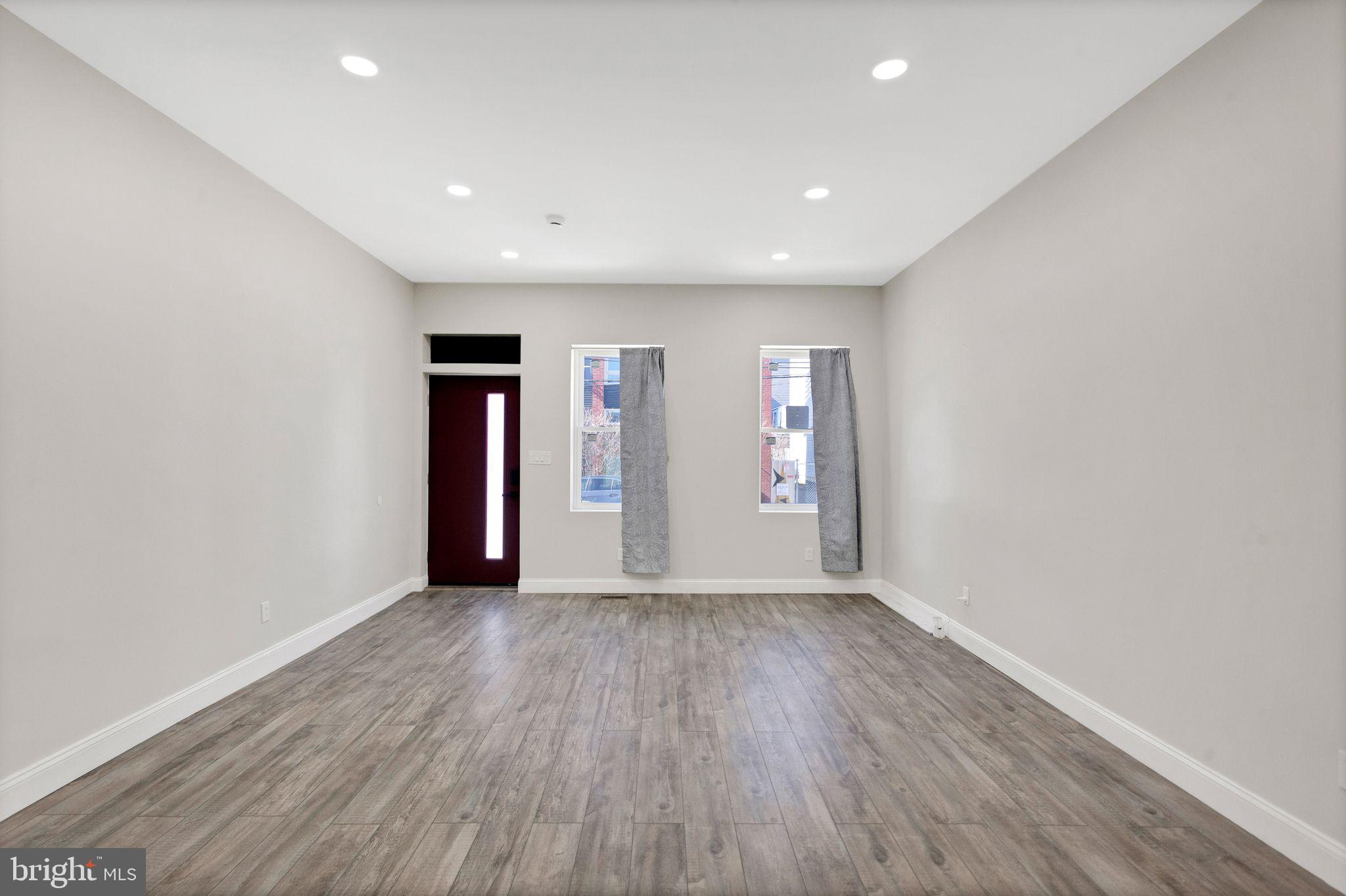 EAST KENSINGTON - Residential