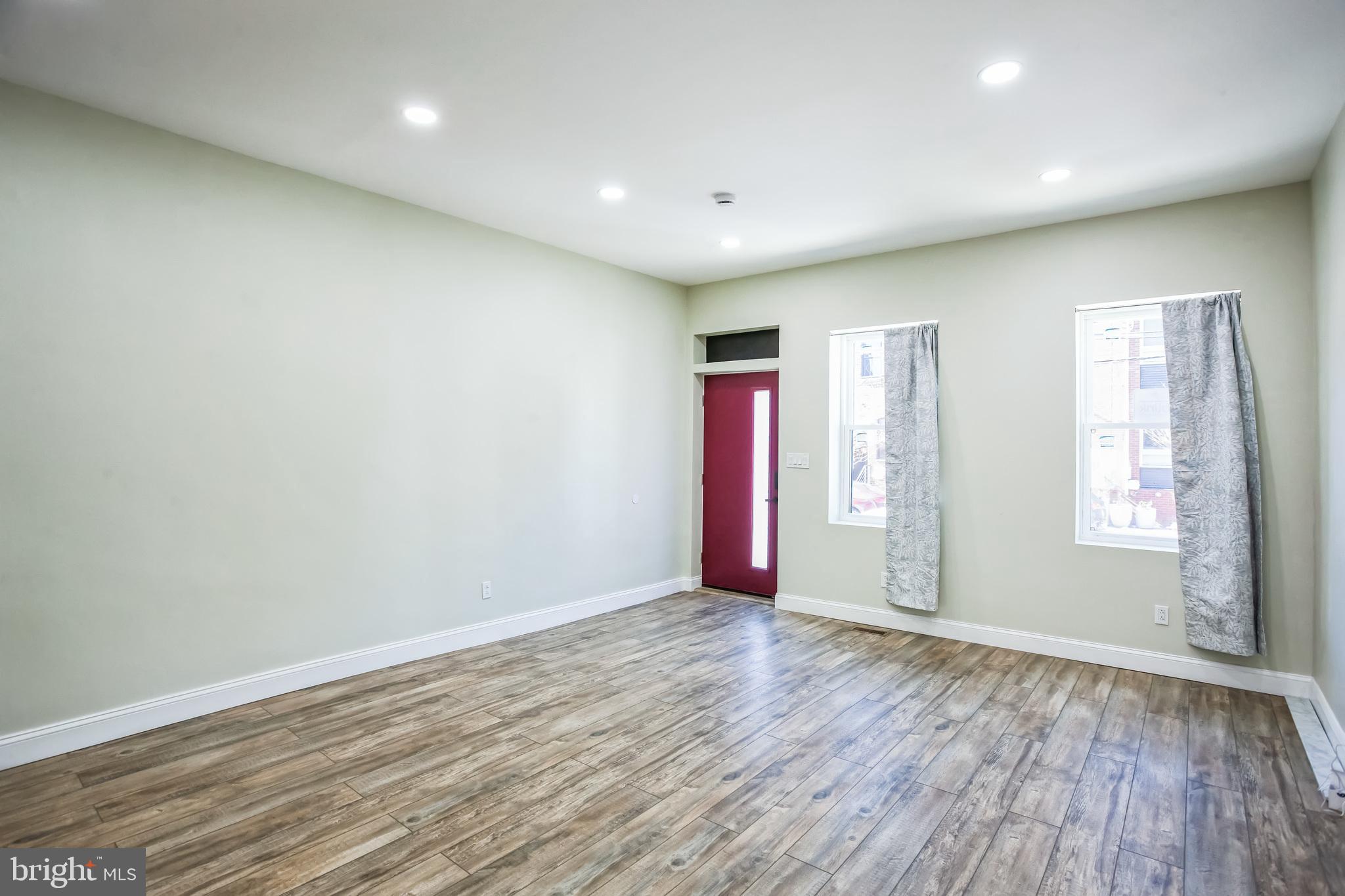 EAST KENSINGTON - Residential