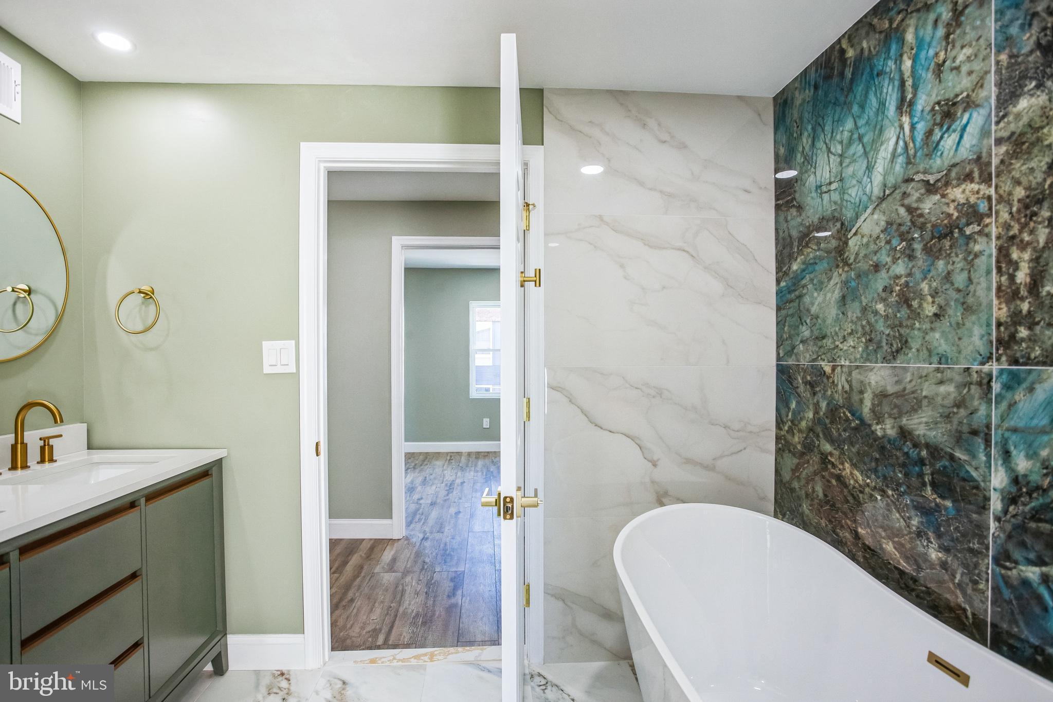 EAST KENSINGTON - Residential
