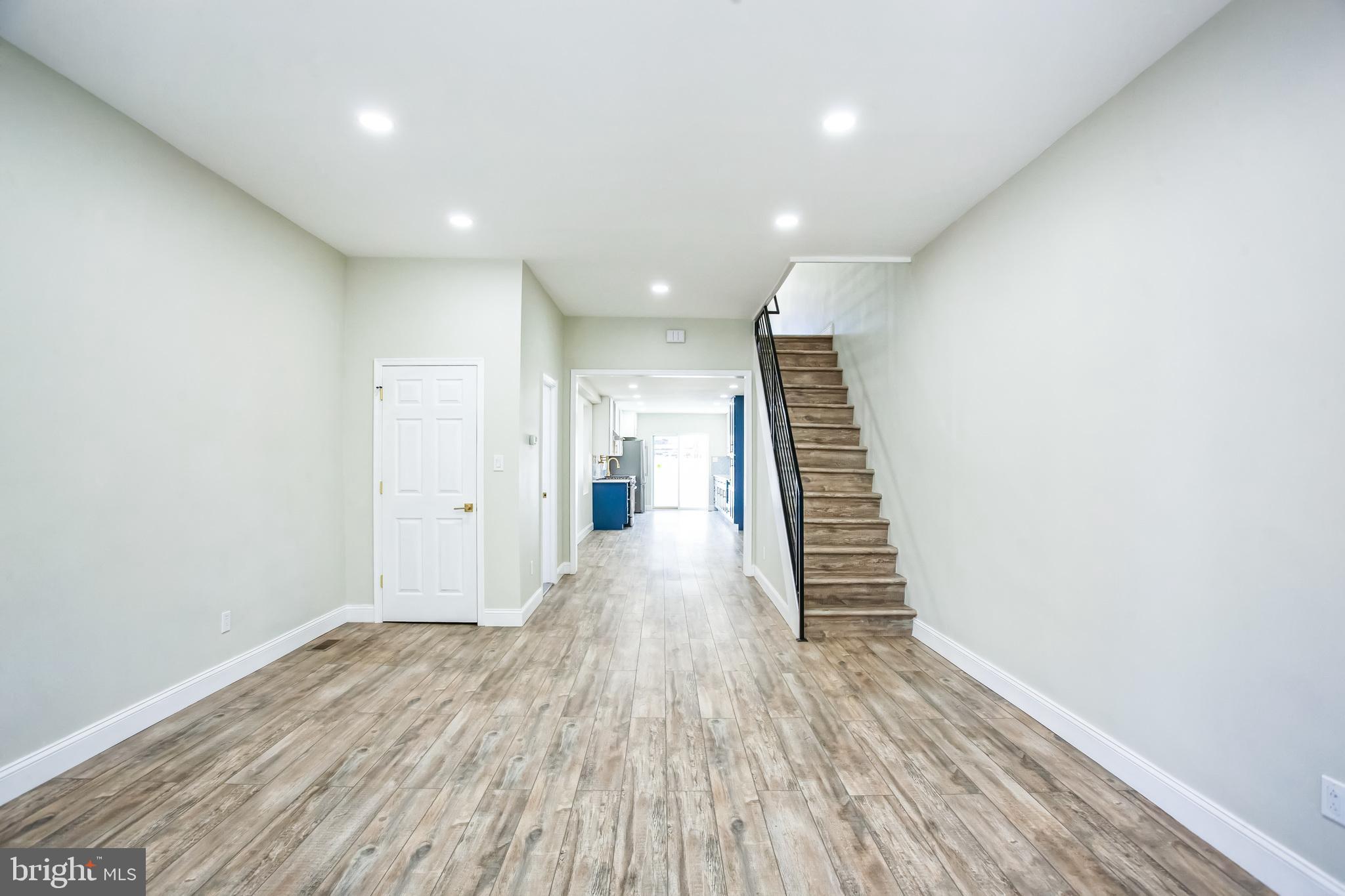 EAST KENSINGTON - Residential