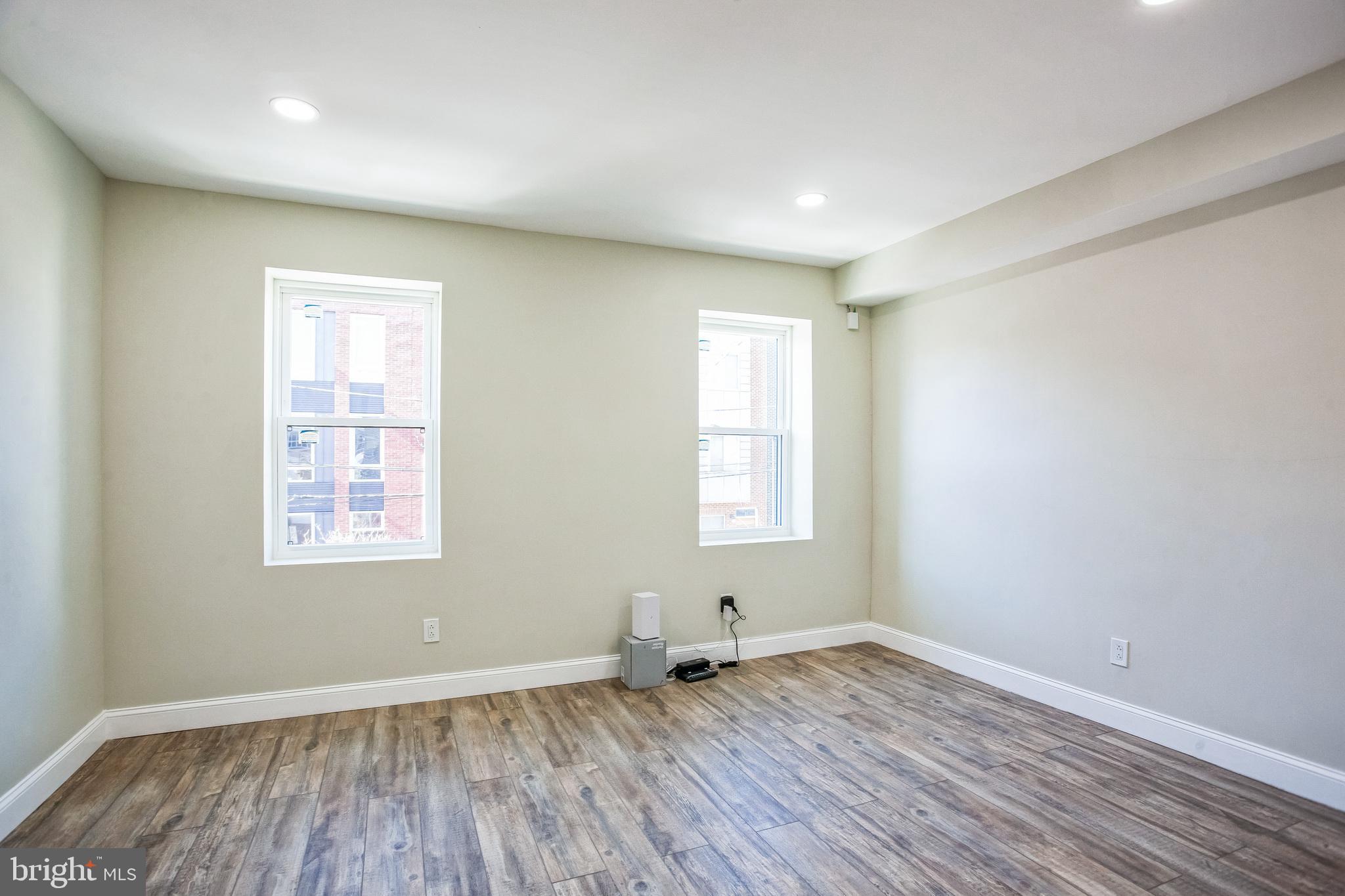 EAST KENSINGTON - Residential