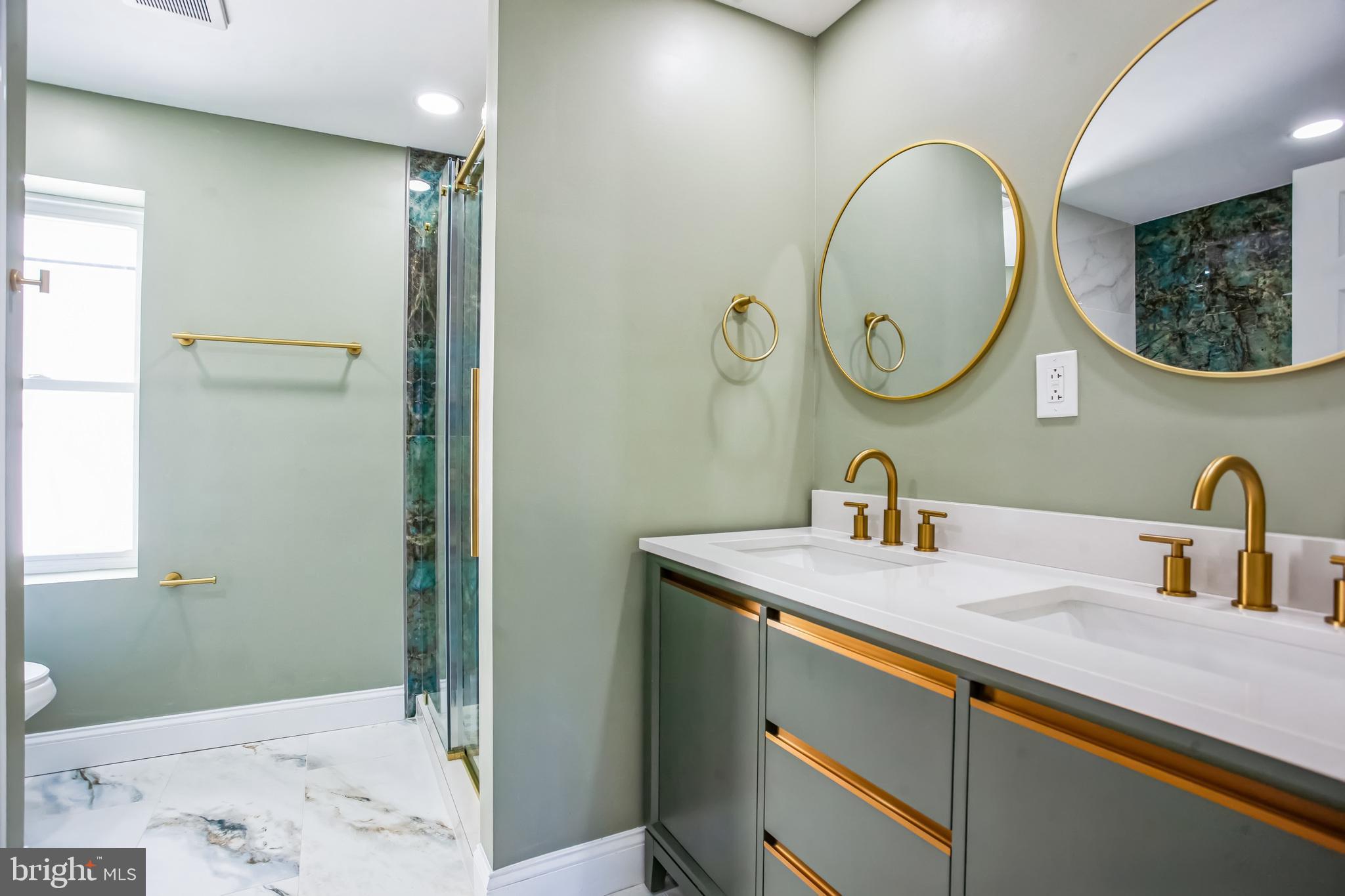 EAST KENSINGTON - Residential