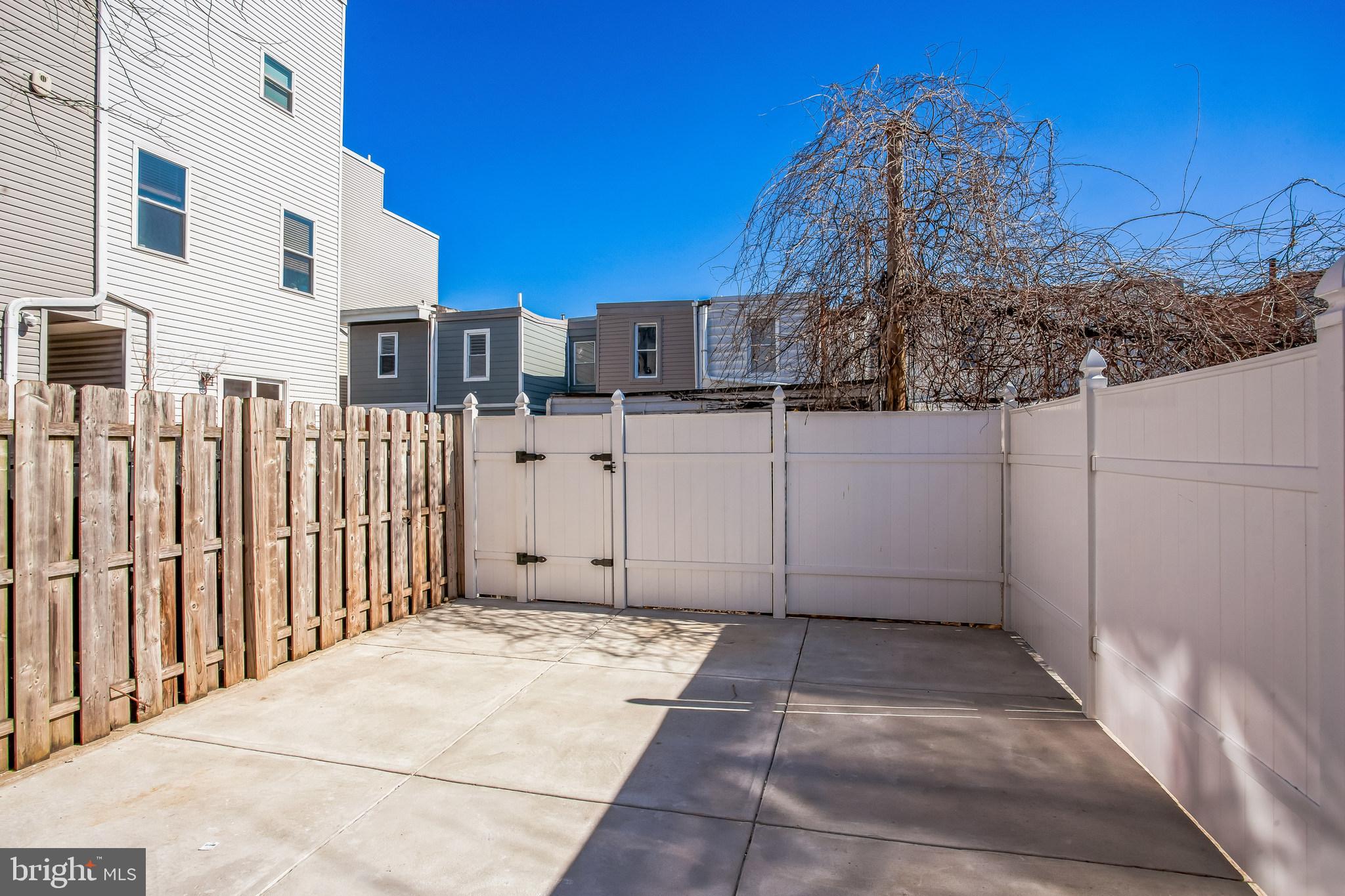 EAST KENSINGTON - Residential