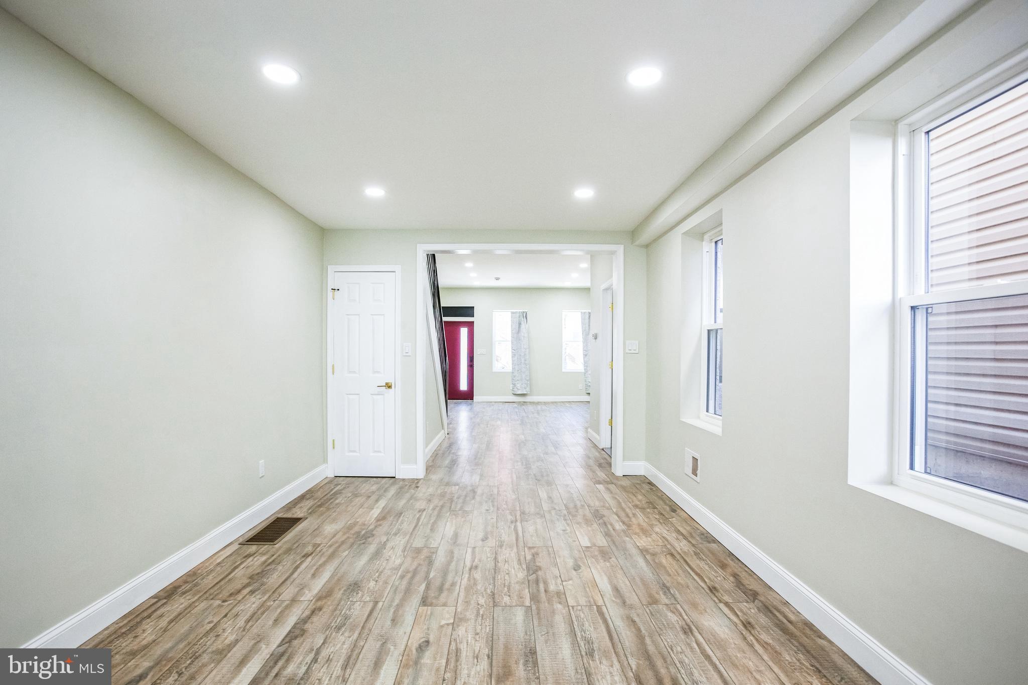 EAST KENSINGTON - Residential