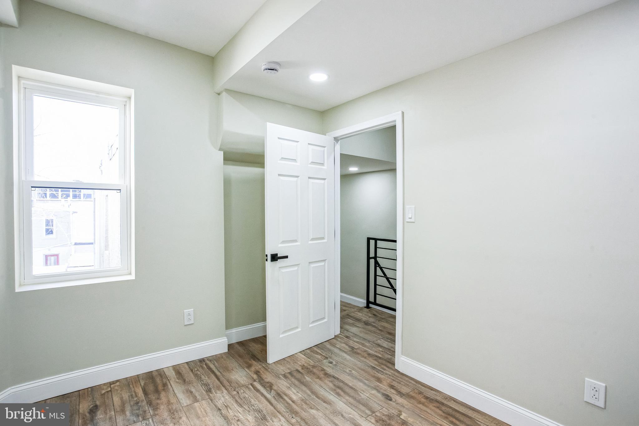 EAST KENSINGTON - Residential