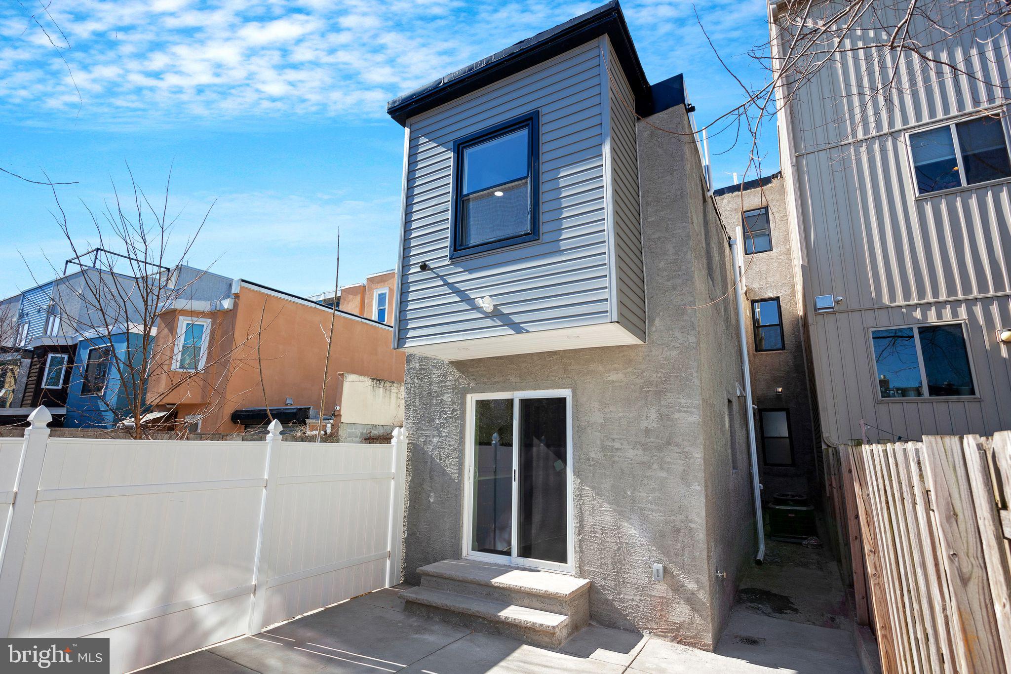 EAST KENSINGTON - Residential