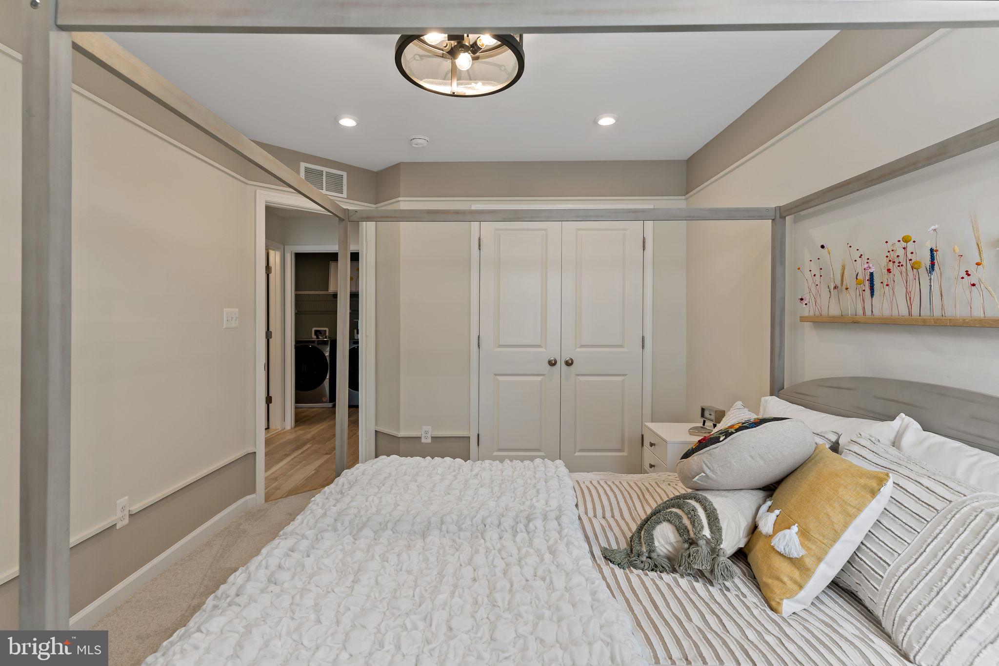 KING'S CROSSING - Residential