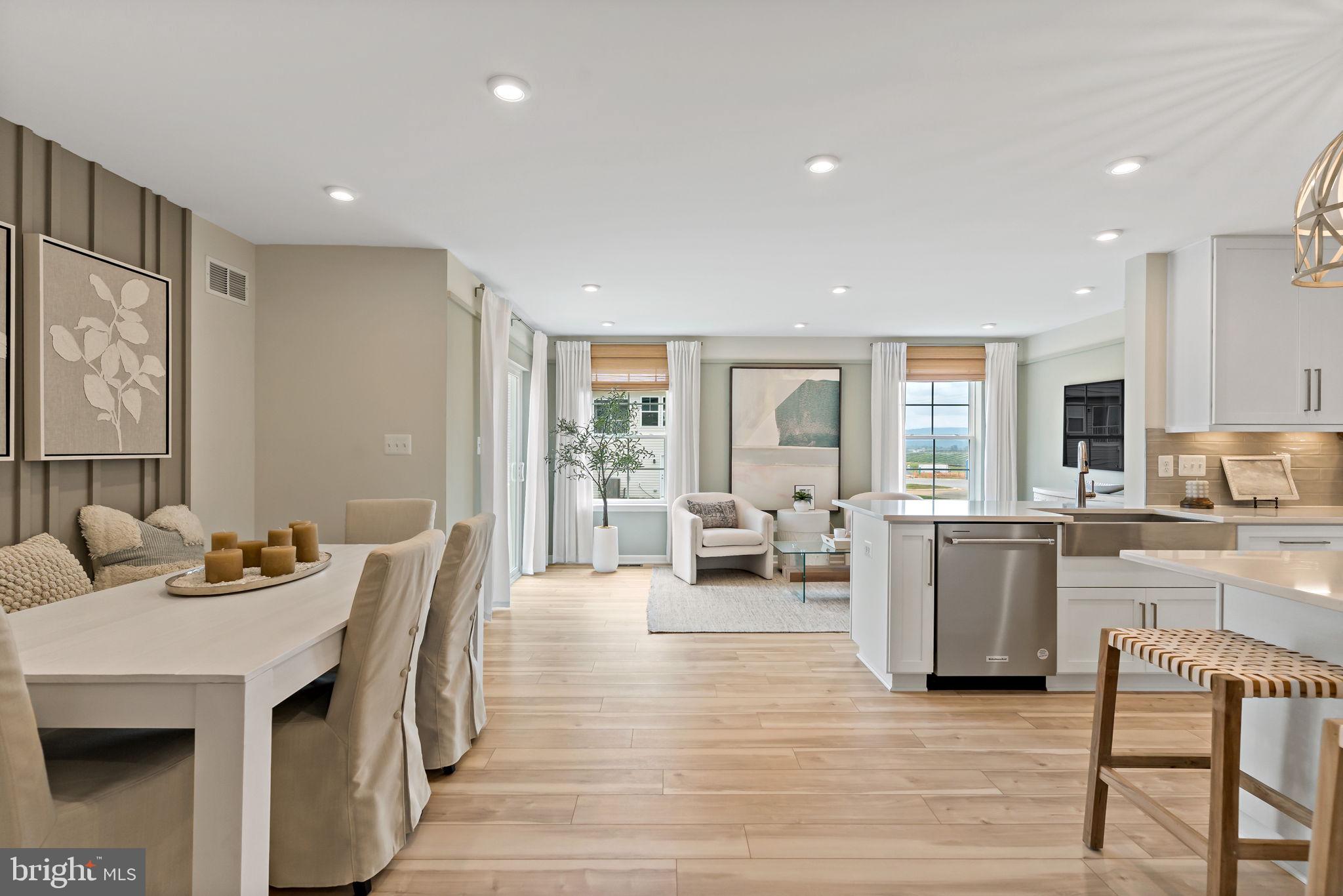 KING'S CROSSING - Residential