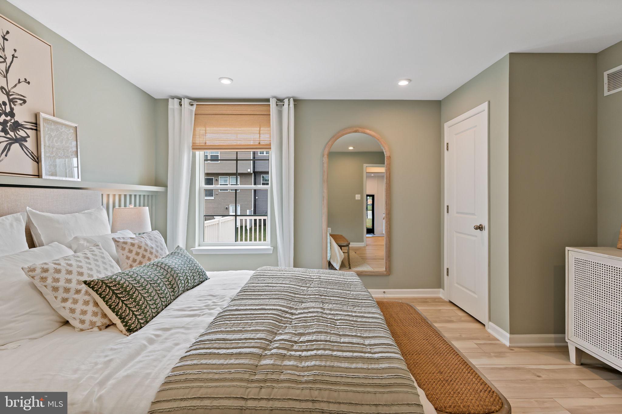 KING'S CROSSING - Residential