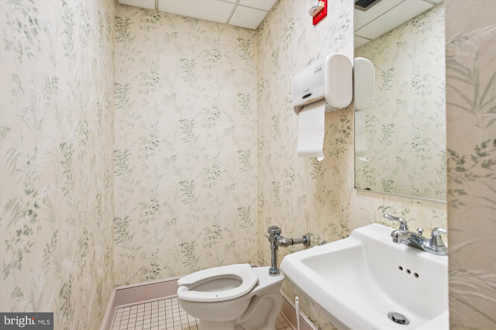 OLD TOWN ALEXANDRIA - Commercial Sale