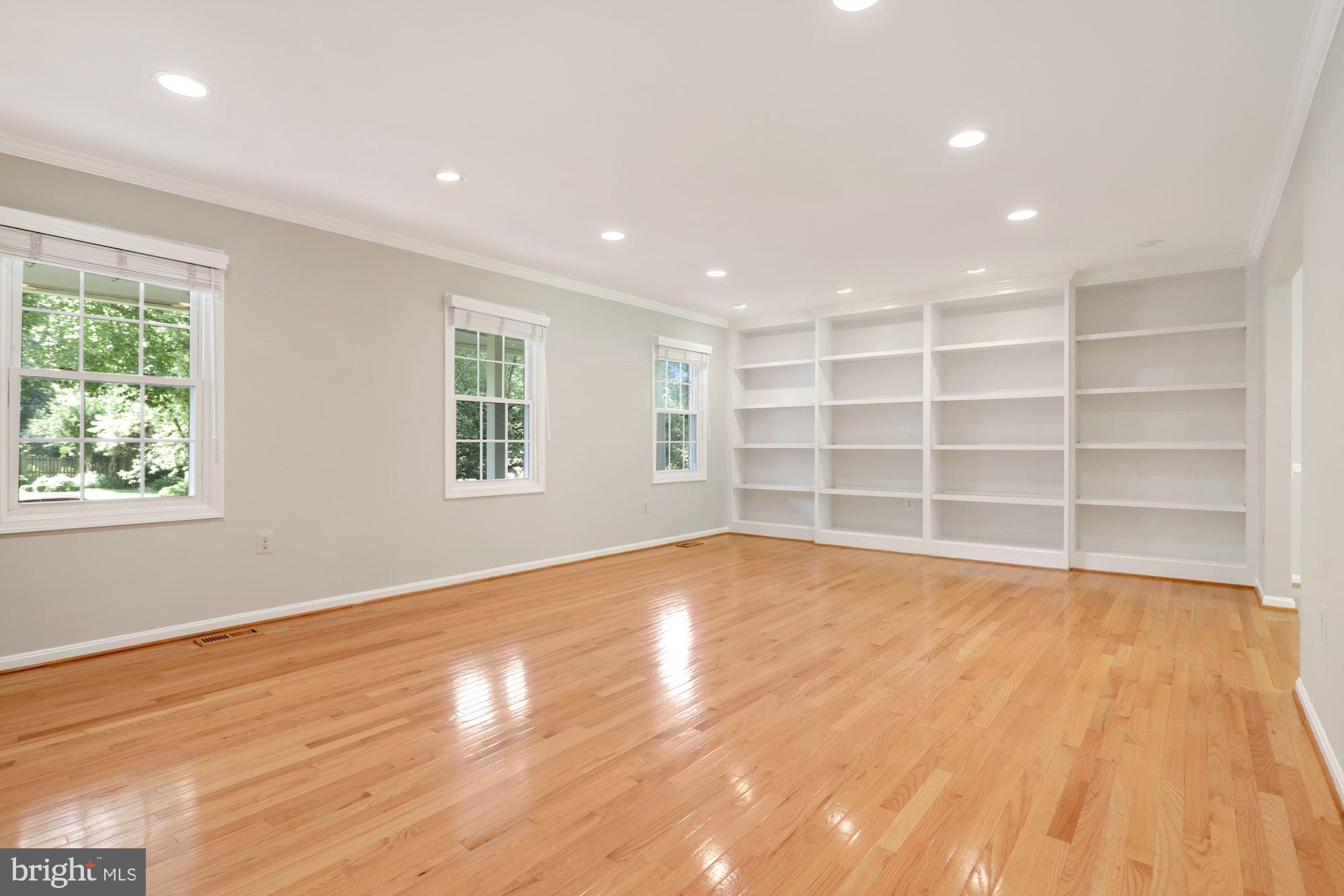 LANGLEY OAKS - Residential