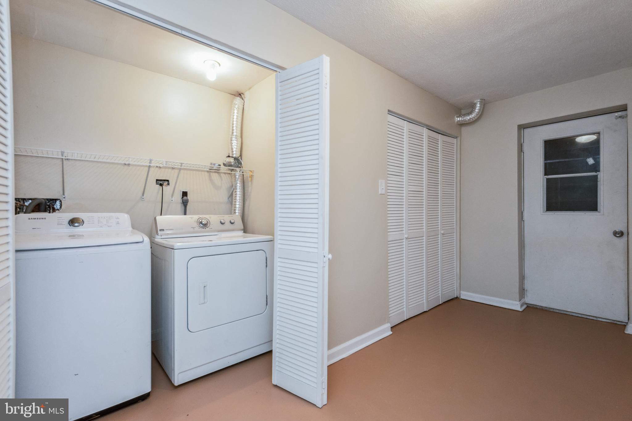 SQUIRES WOOD - Residential