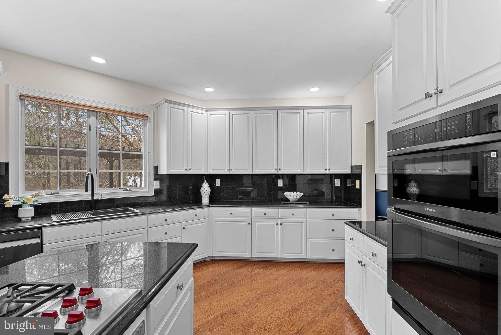 HUNTER MILL ESTATES - Residential