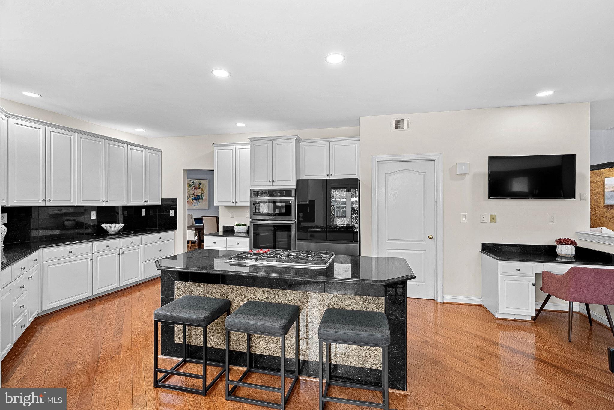 HUNTER MILL ESTATES - Residential