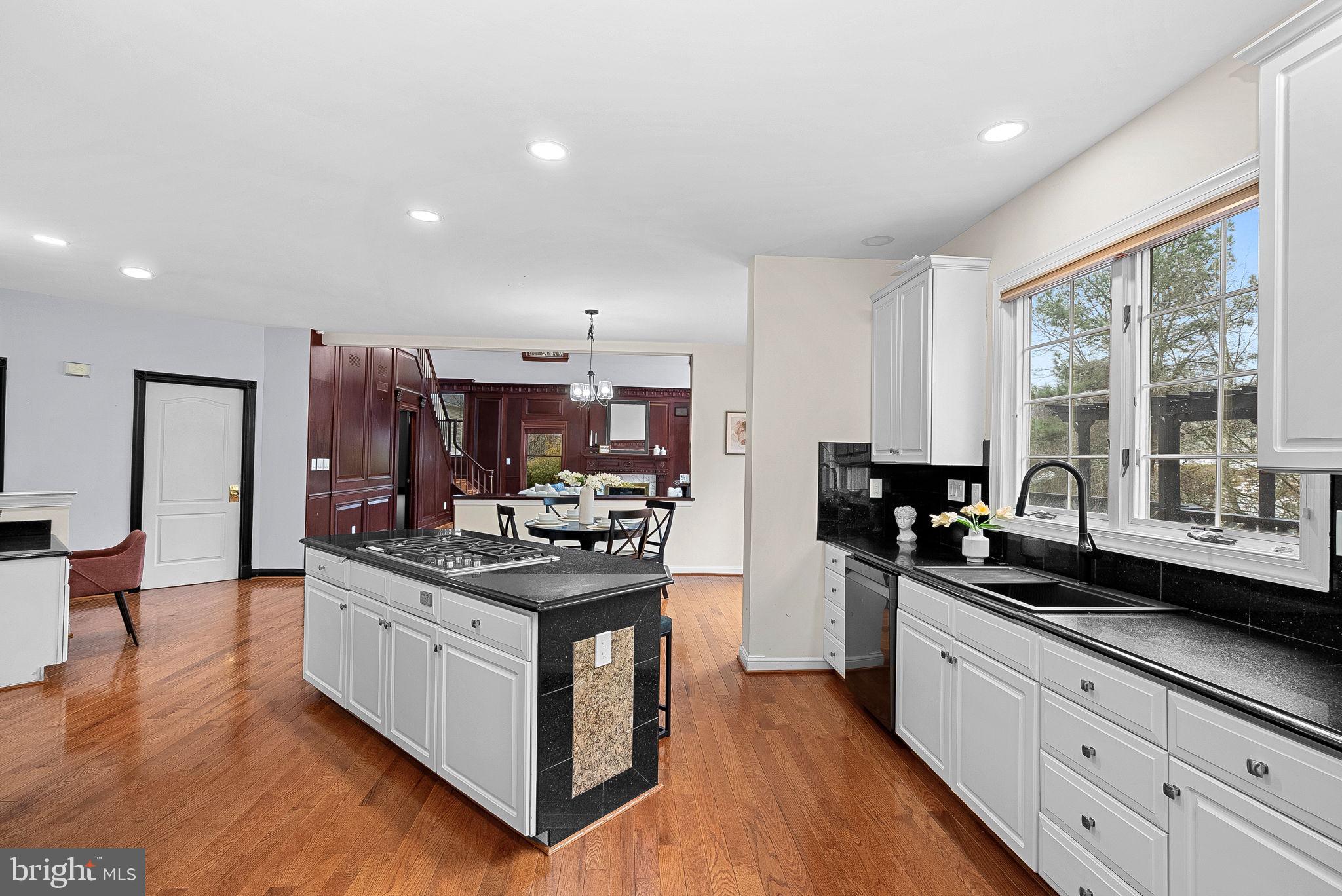 HUNTER MILL ESTATES - Residential