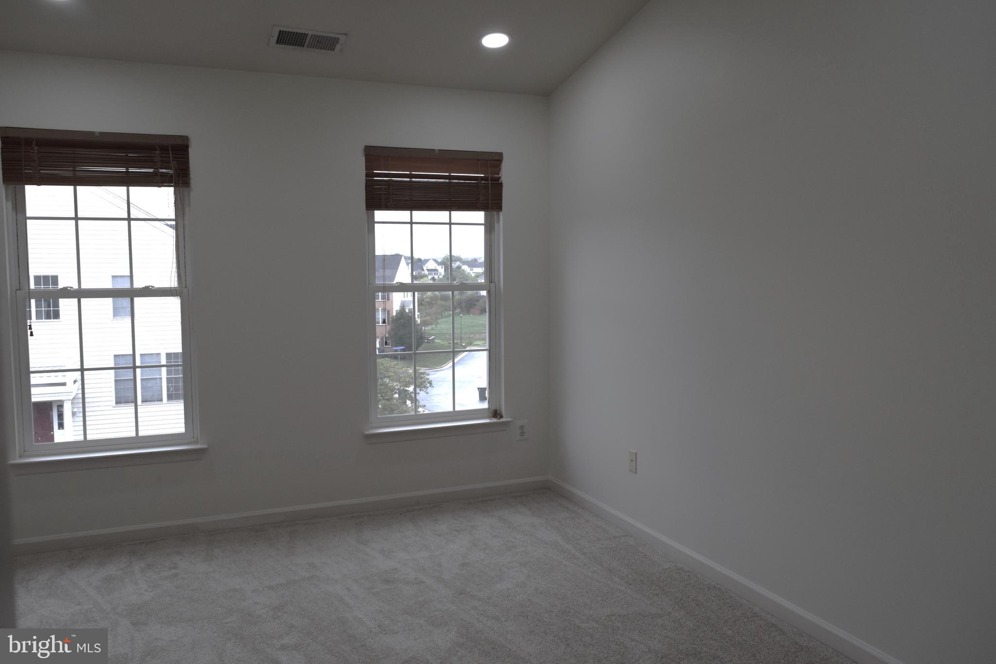 LOUDOUN VALLEY ESTATES - Residential Lease